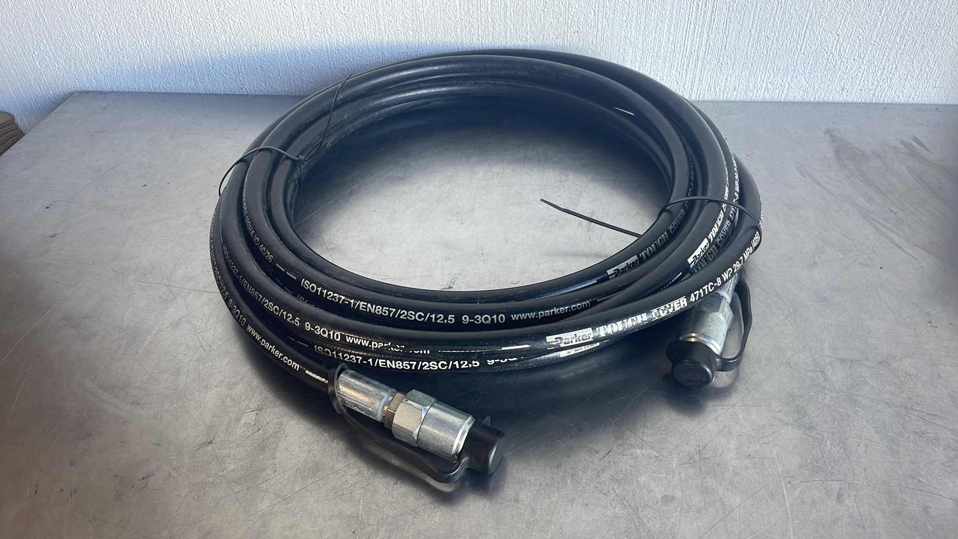 Photo 1 of PARKER TOUGH COVER  471TC-8 WP29 4250 PSI HYDRAULIC HOSE