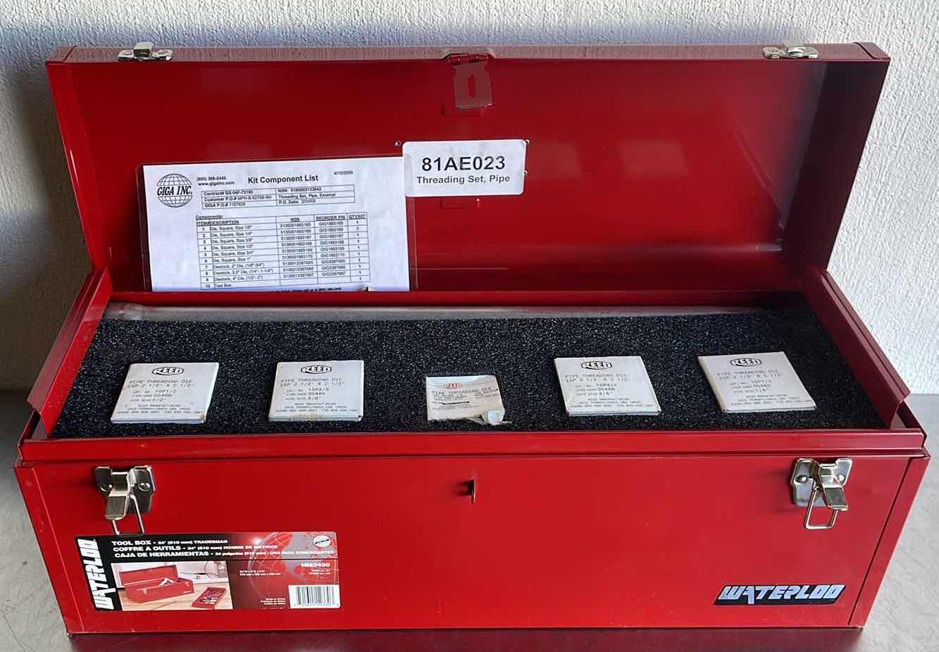 Photo 3 of WATERLOO HM2450 24” X 8” X 9” TOOLBOX WITH 81AE023 PIPE THREADING SET