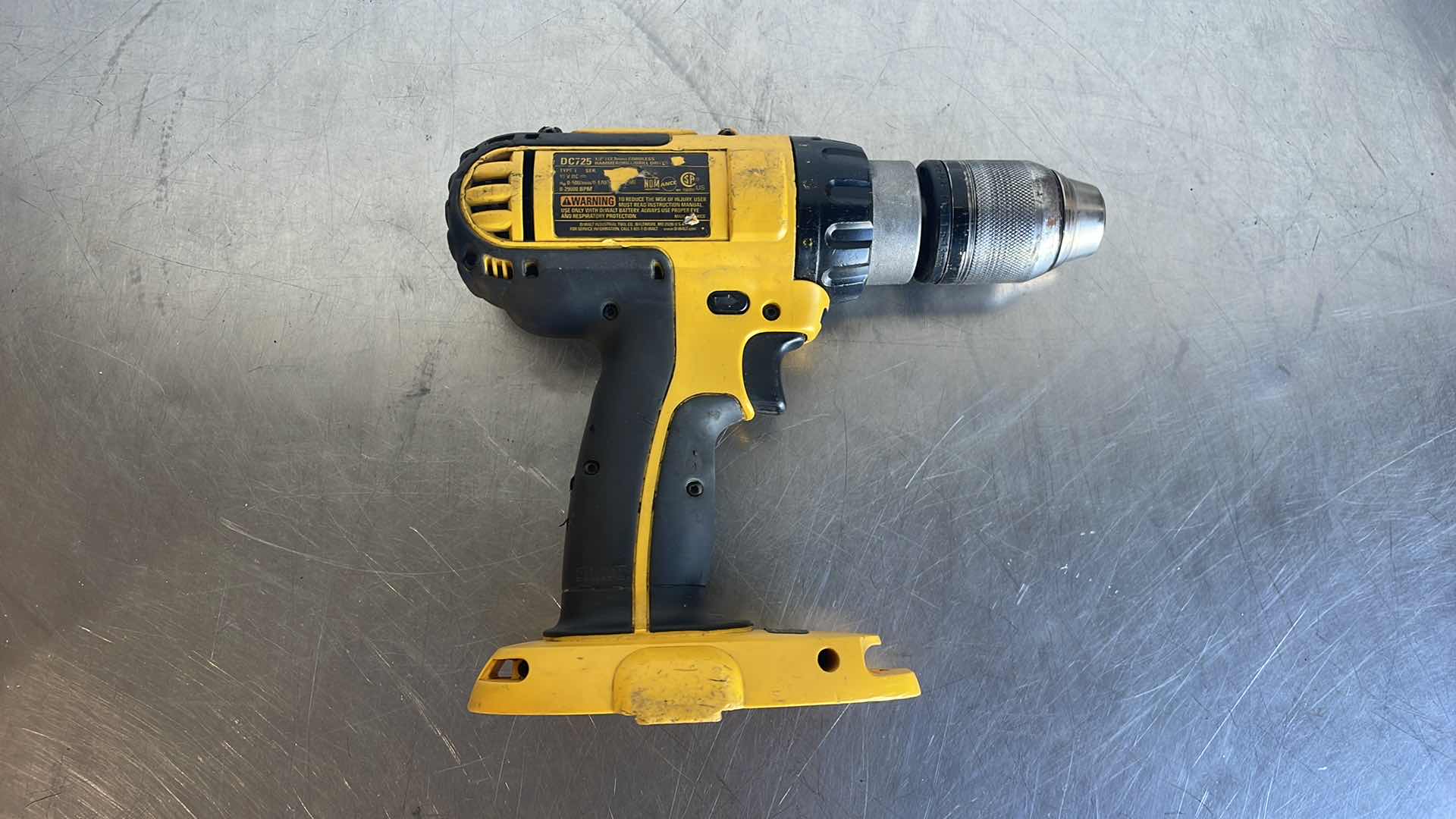 Photo 2 of DEWALT 1/2” CORDLESS HAMMER DRILL/DRILL DRIVER DC 725 18V