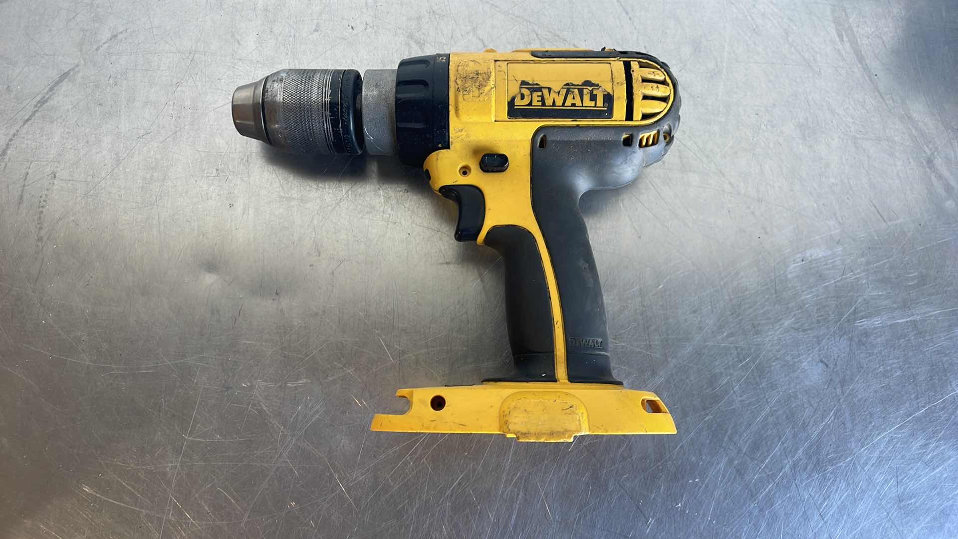 Photo 1 of DEWALT 1/2” CORDLESS HAMMER DRILL/DRILL DRIVER DC 725 18V