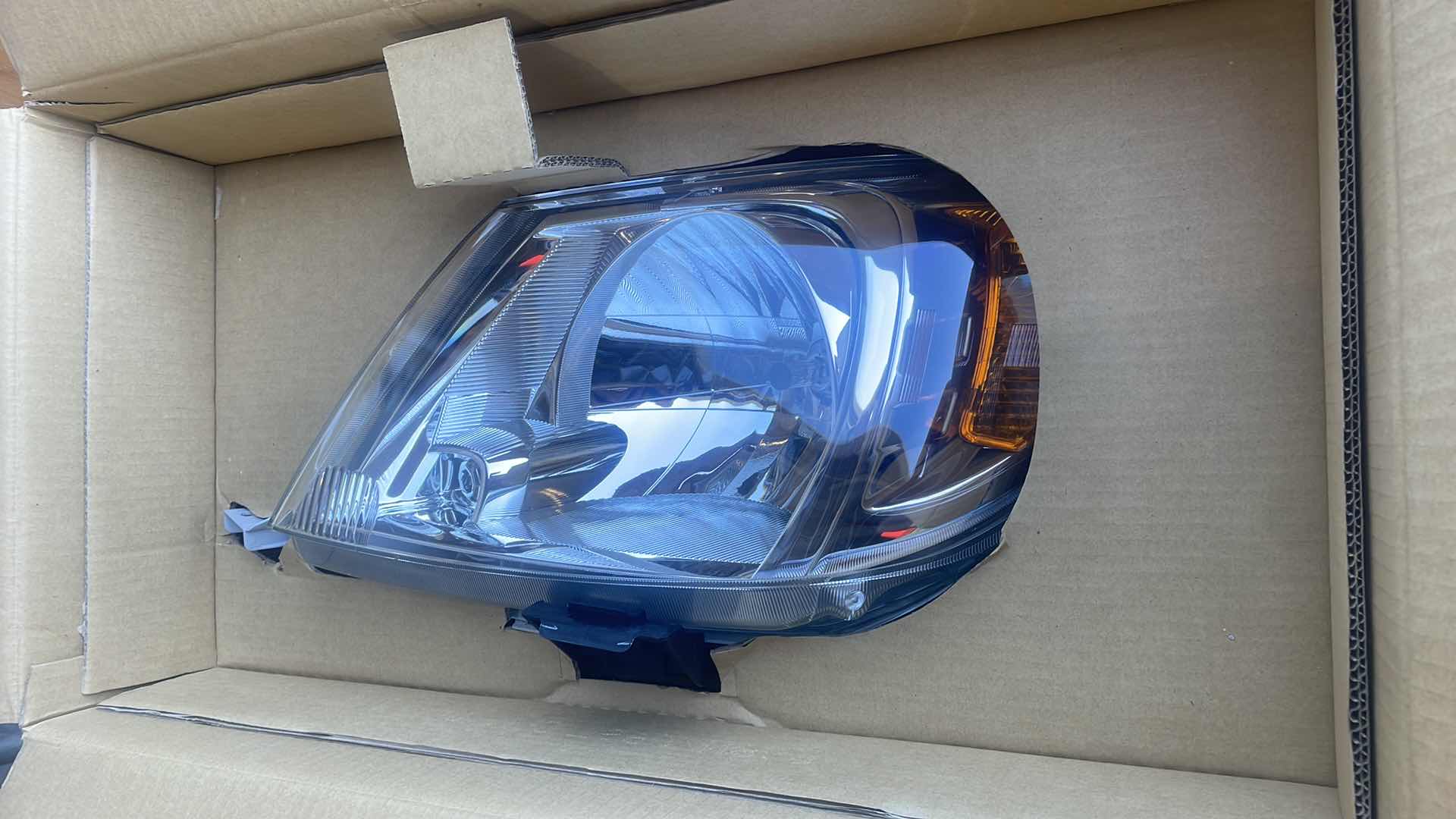 Photo 5 of 81150-0K021 TOYOTA OEM GENUINE HEADLAMP ASSY, LH