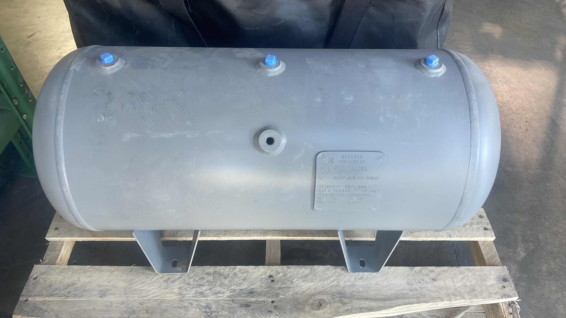 Photo 1 of MANCHESTER 20 GALLON AIR TANK HORIZONTAL WITH LEGS ONLY, 200
PSI, 14" X 33" | 302466