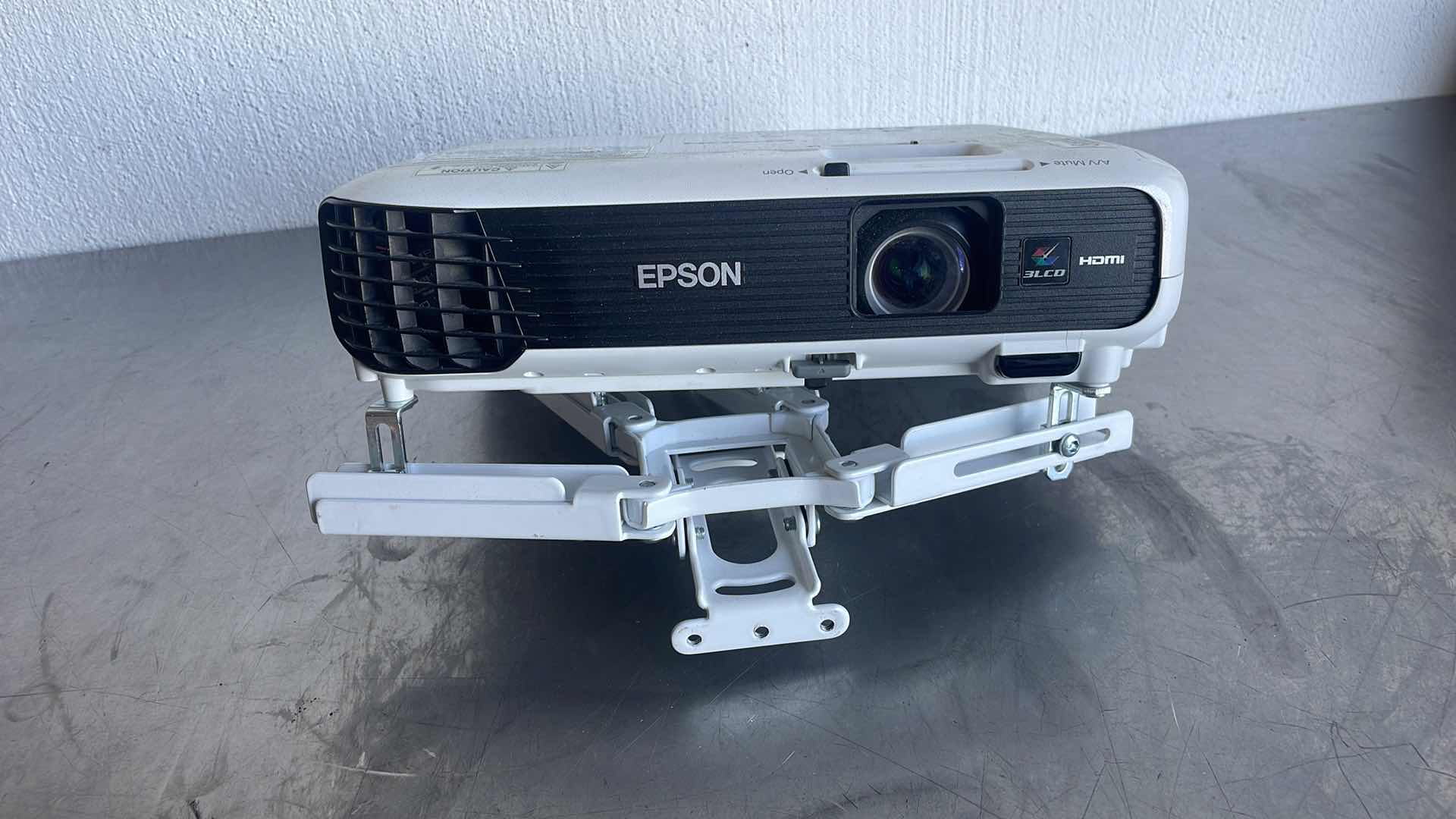 Photo 1 of ESPON LCE PROJECTOR MODEL H717A