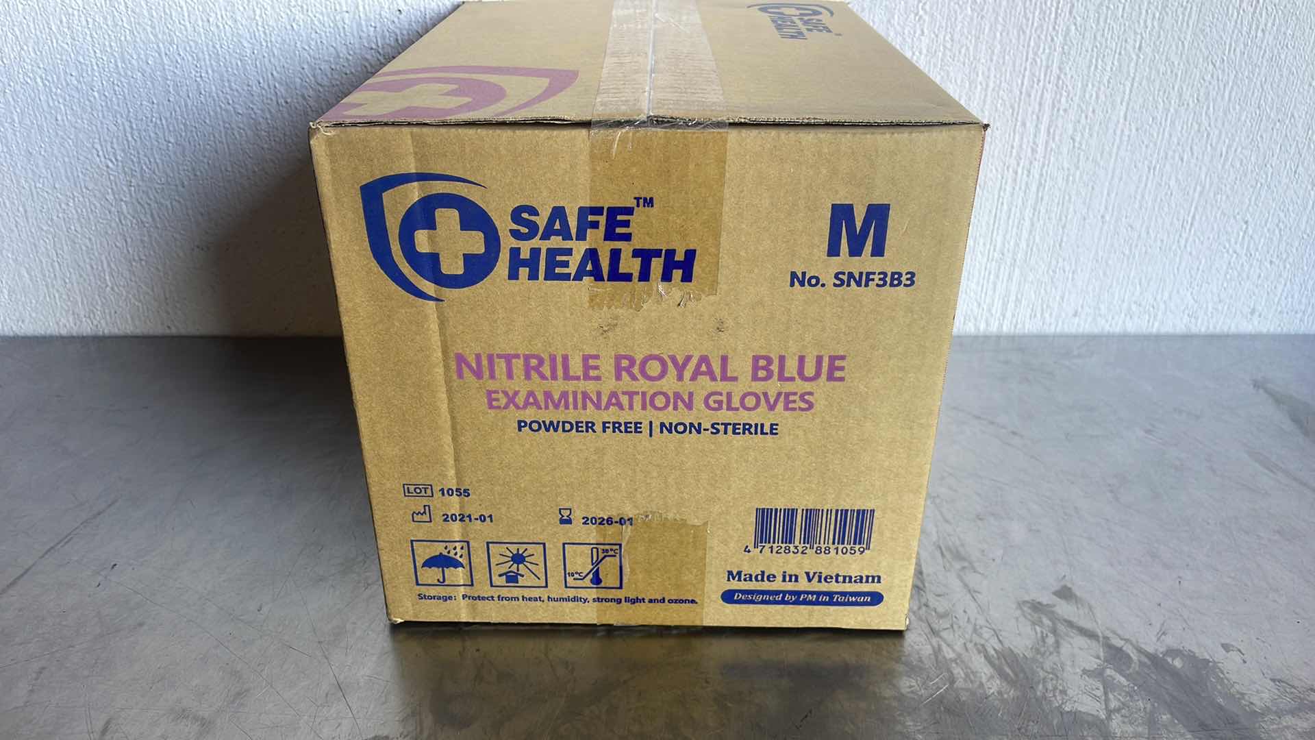 Photo 2 of SAFE HEALTH NITRILE EXAM DISPOSABLE GLOVES, LATEX FREE, POWDER FREE, BLUE, CASE OF 1000, MEDIUM