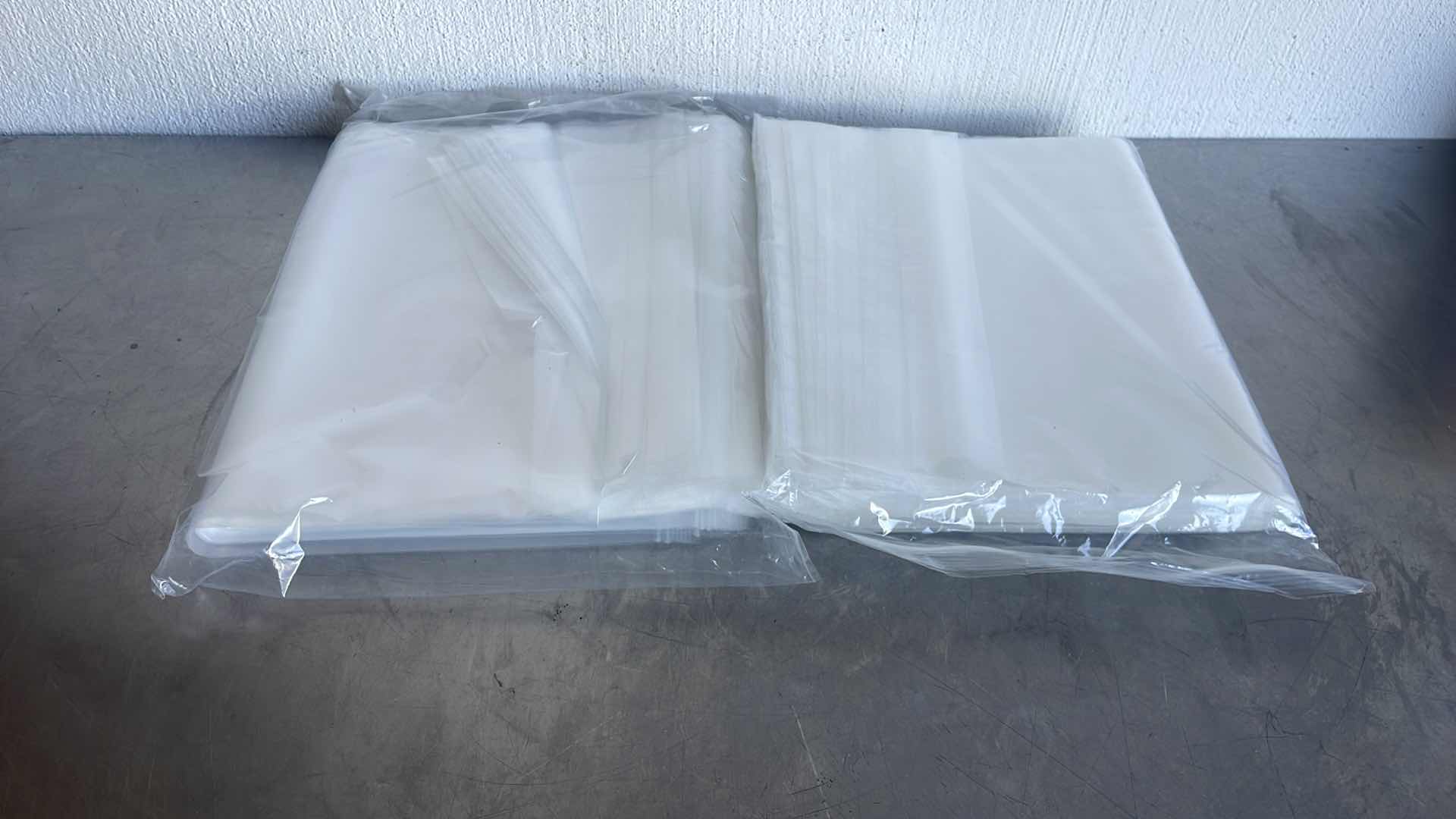 Photo 1 of 13" X 18" 2 MIL CLEAR RECLOSABLE ZIP PLASTIC POLY BAGS (200)