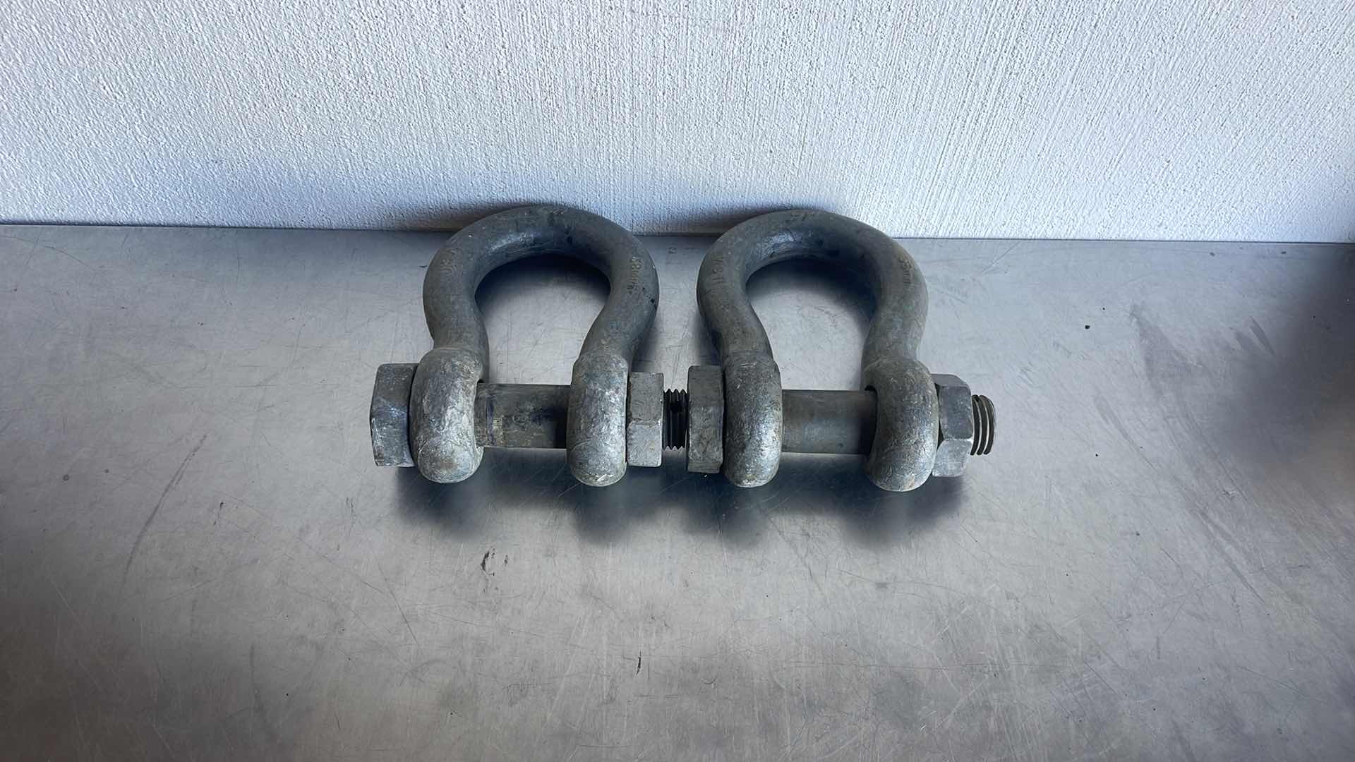 Photo 2 of CM 30 TON WLL 1-1/2” USA BOLT TYPE SHACKLES