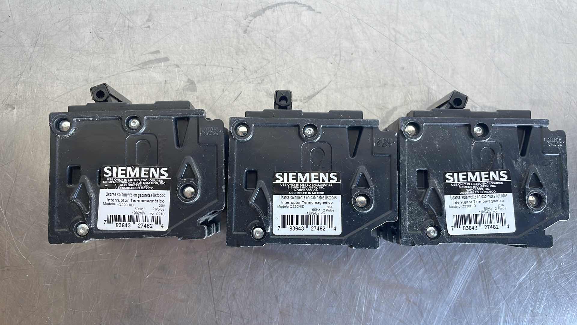Photo 1 of SIEMENS Q220HID CIRCUIT BREAKER, 20 AMP, DOUBLE POLE, FOR HID LIGHTING (3)