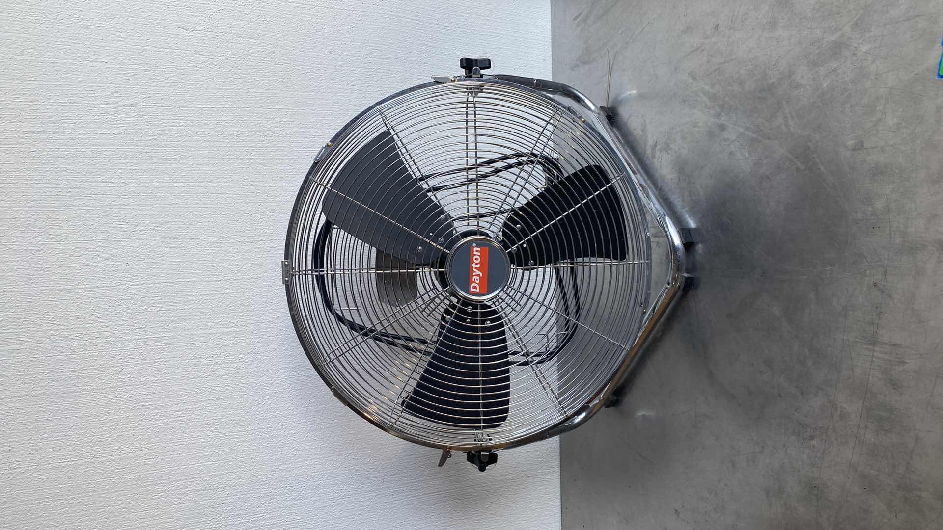 Photo 1 of DAYTON FAN 20” LIGHT COMMERCIAL FLOOR/WALL/CEILING AIR CIRCULATOR