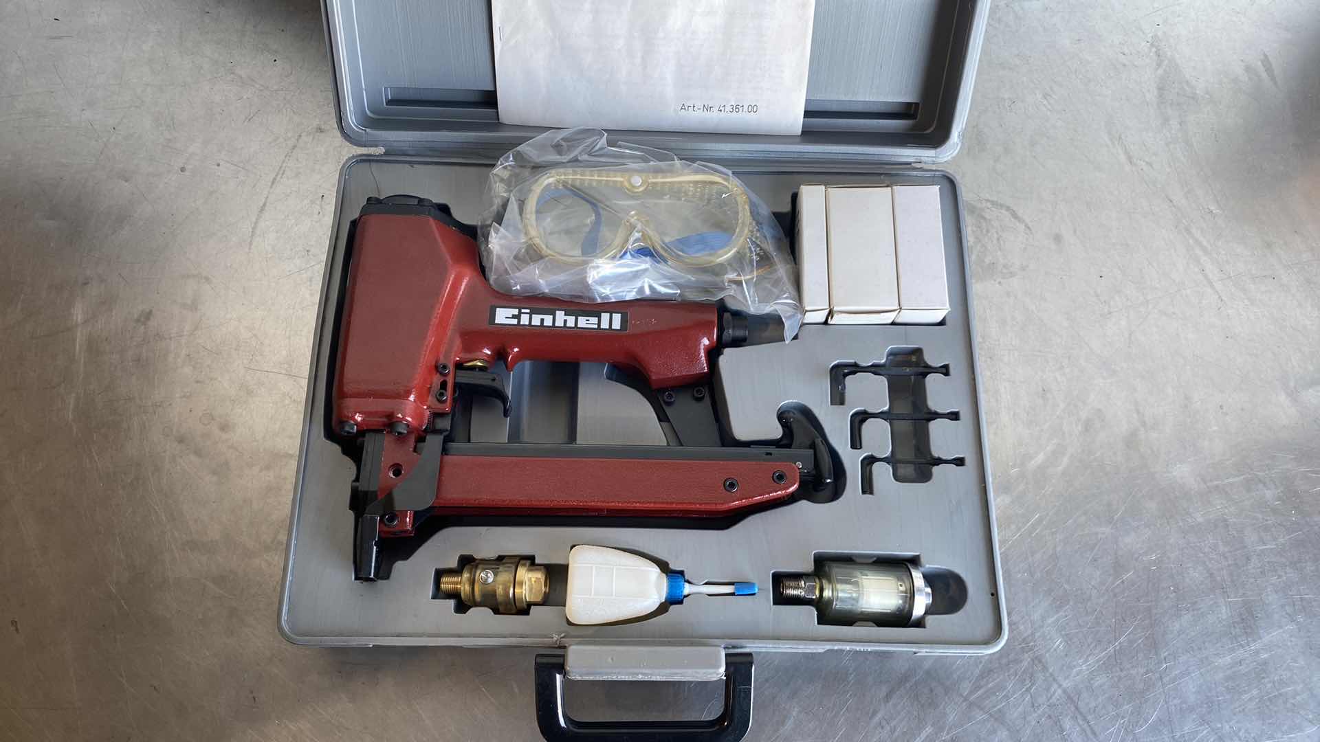 Photo 2 of EINHELL TC-PN 50 PNEUMATIC STAPLER 2-IN-1 COMBINATION TOOL AIR STAPLER AND AIR NAILER