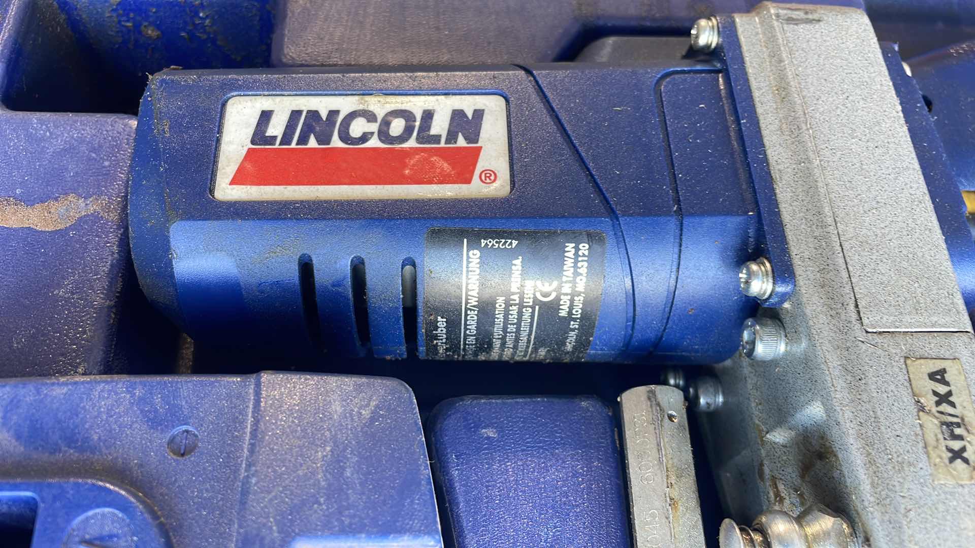 Photo 3 of LINCOLN MODEL 1200 POWERLUBER