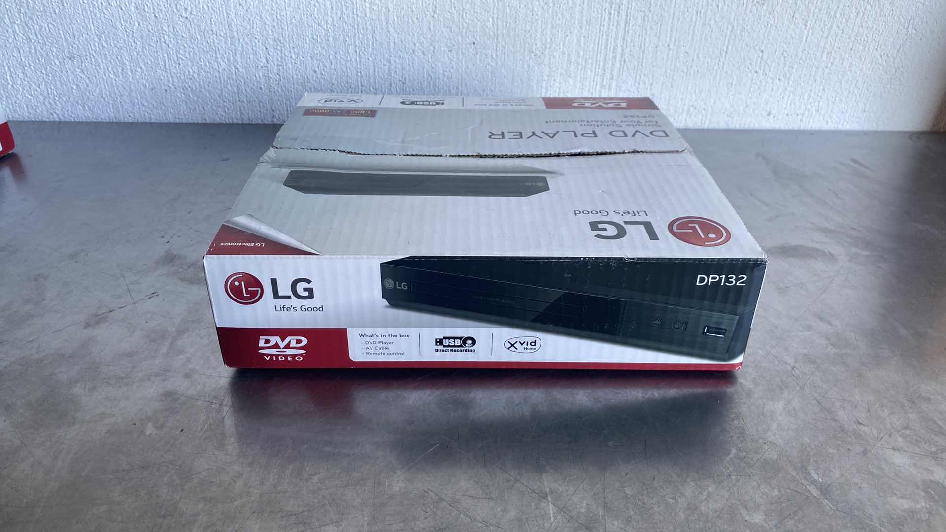 Photo 1 of LG DVD PLAYER DP132