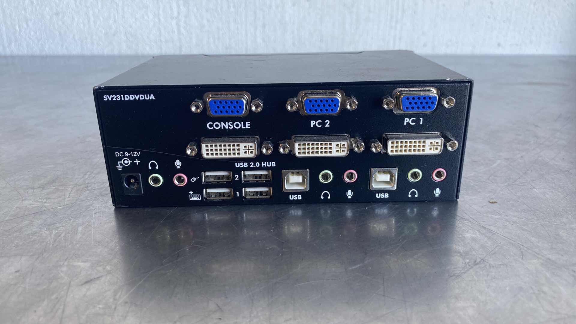 Photo 2 of STARVIEW 2 PORT DVI DUAL NONITOR USB KVM SWITCH WITH AUDIO AND USB 2.0 HUB 
SV231DDVDUA