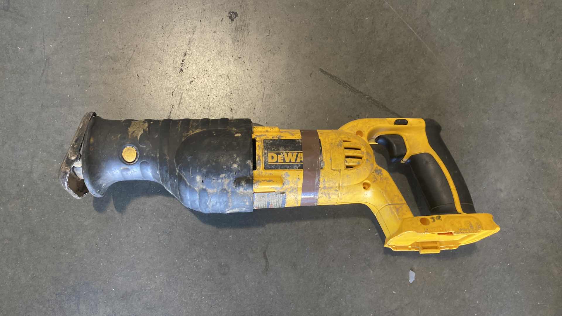 Photo 6 of DEWALT CORDLESS DRILL 18V DC925
DEWALT CORDLESS RECIPROCATING SAW 18V DC385 
TESTED WORKING