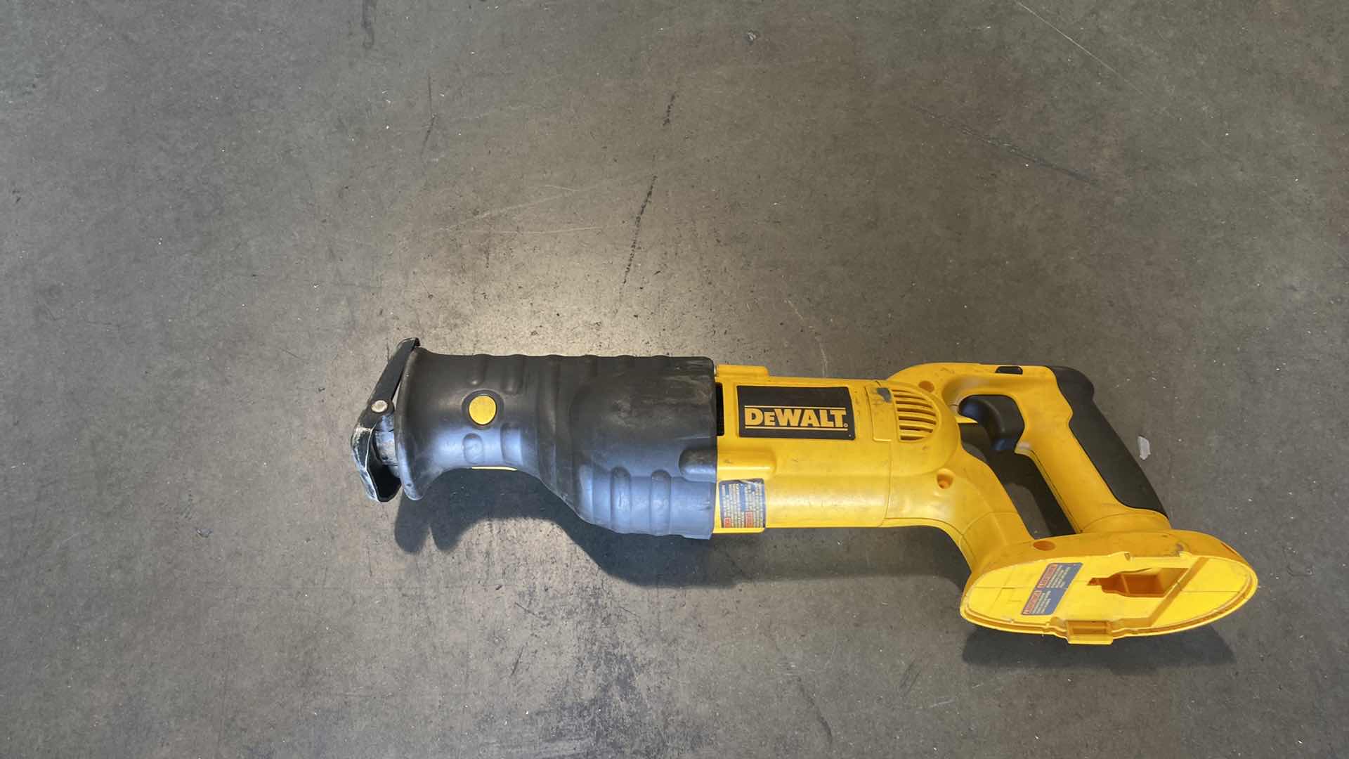 Photo 6 of DEWALT CORDLESS DRILL 18V DC925
DEWALT CORDLESS RECIPROCATING SAW 18V DC385
TESTIN WORKING