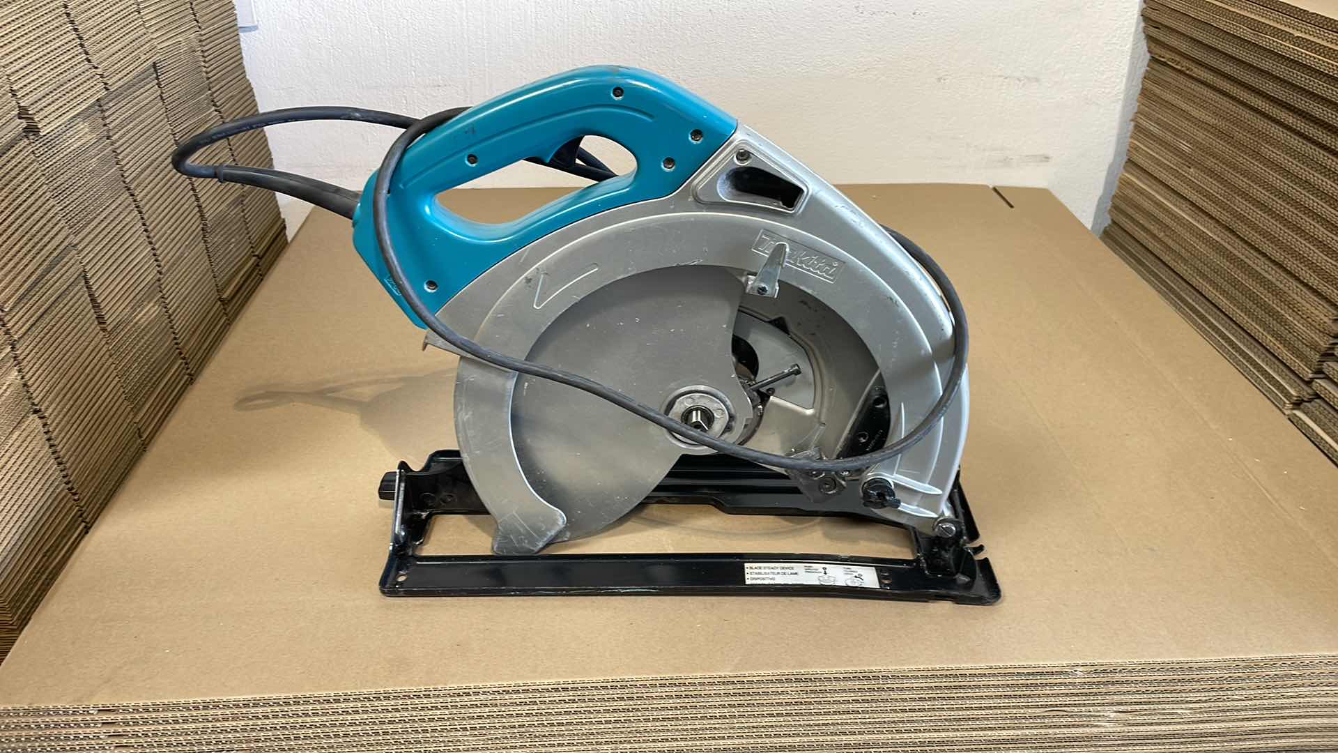 Photo 2 of MAKITA 5402NA 16-5/16" CIRCULAR SAW