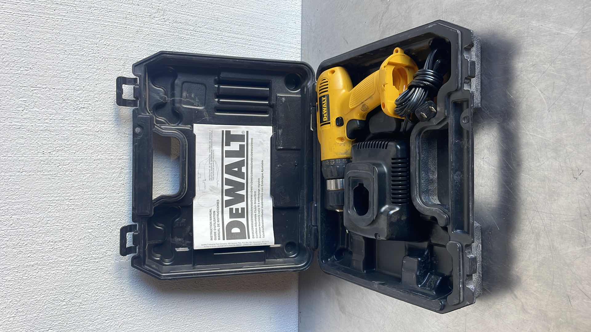 Photo 1 of DEWALT 12v ADJUSTABLE CLUTCH CORDLESS 3/8”VSR DRILL WITH CASE AND CHARGER NO BATTERY UNABLE TO TEST