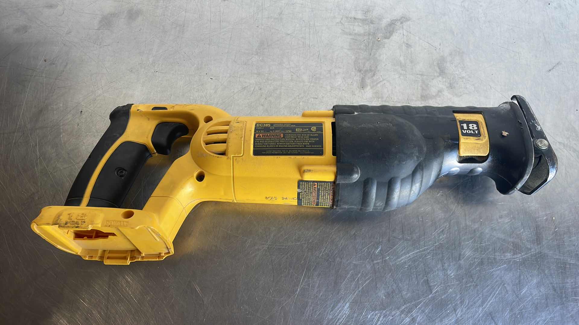 Photo 3 of DEWALT 18v DC988 1/2” DRIVE CORDLESS HAMMER DRILL & DC385 RECIPROCATING SAW