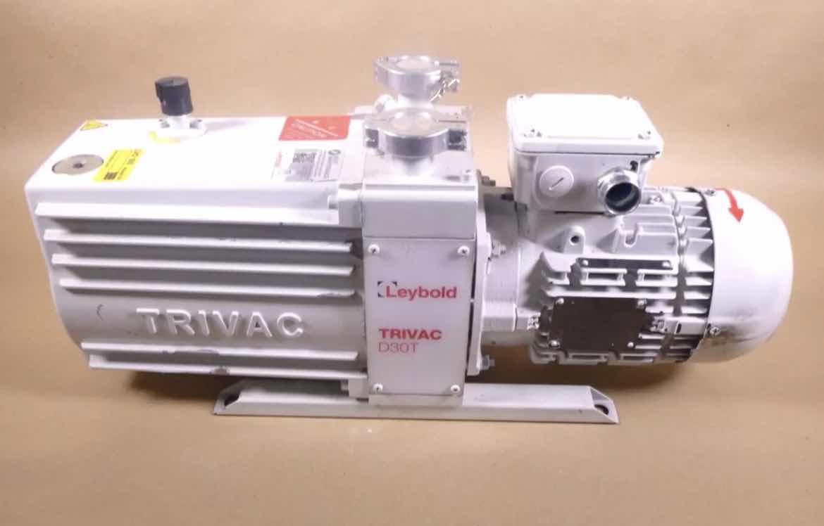 Photo 1 of LEYBOLD TRIVAC D30T DUAL STAGE ROTARY VANE VACUUM PUMP