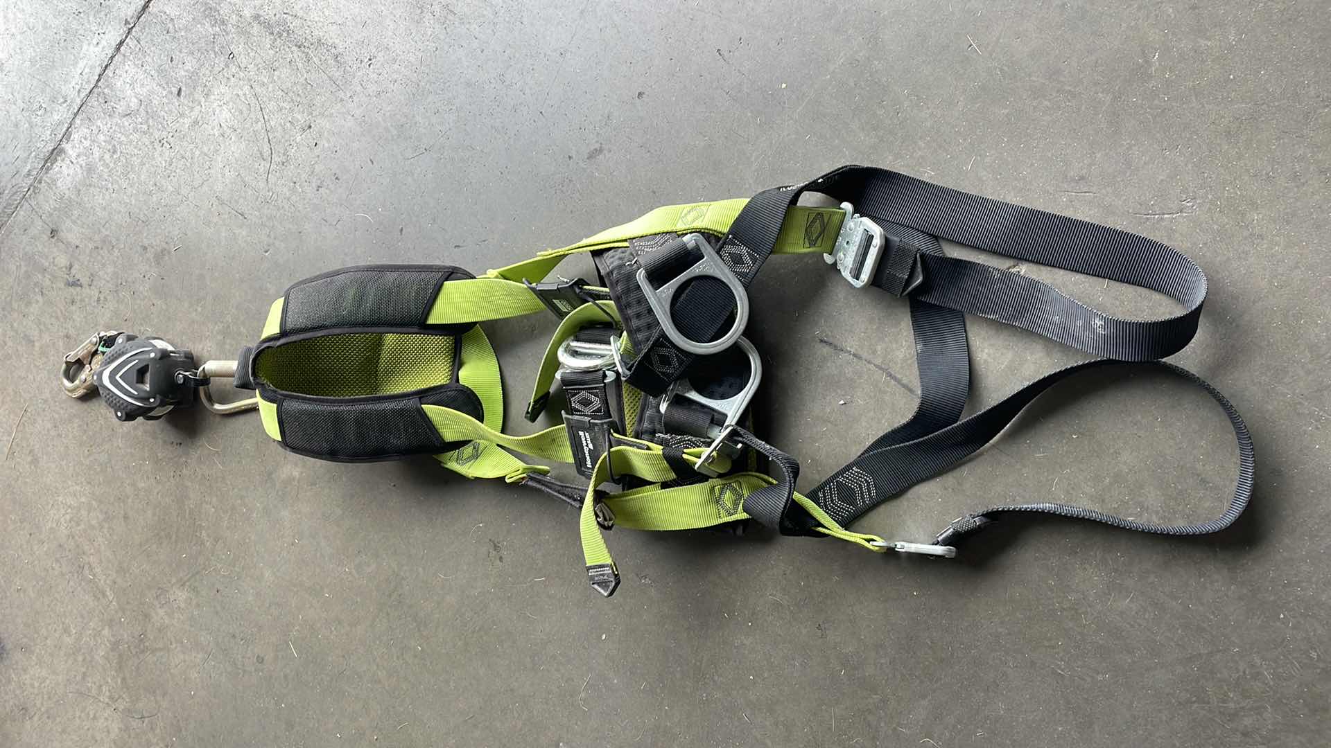 Photo 1 of HONEYWELL MILLER H500 FALL RESTRAINT