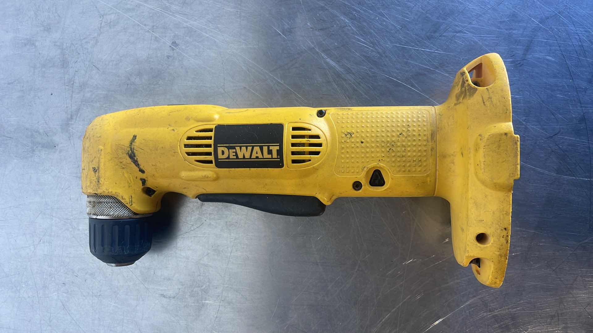 Photo 1 of 18V DEWALT 3/8”(10mm) VSR CORDLESS RIGHT ANGLE DRILL/DRIVER MISSING BATTERY 
TESTED WORKING