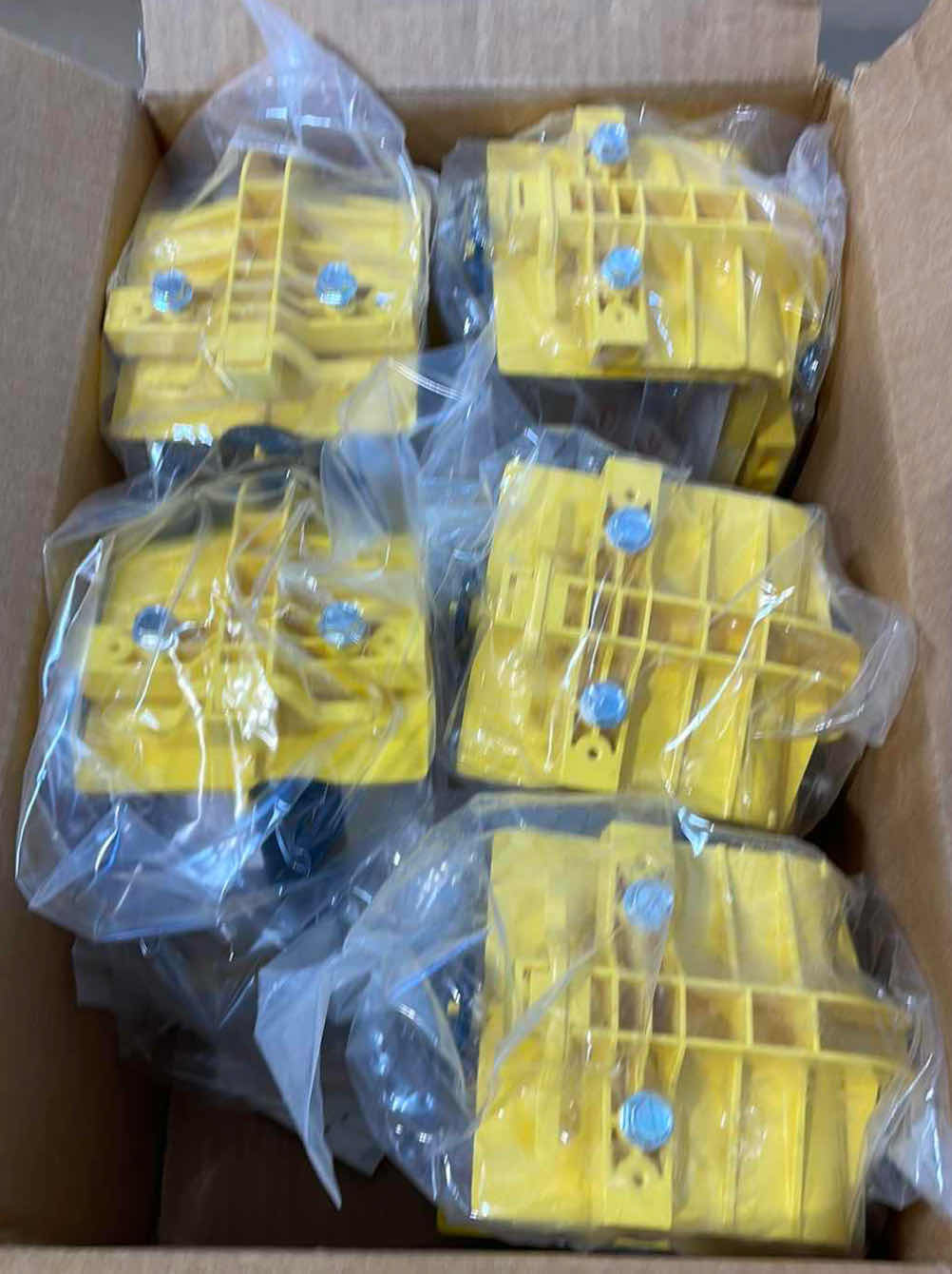 Photo 2 of COMMSCOPE FGS-JUNC-B FIBER GUIDE NON- TOOLLESS JUNCTION KIT, 4X6IN, YELLOW (5)