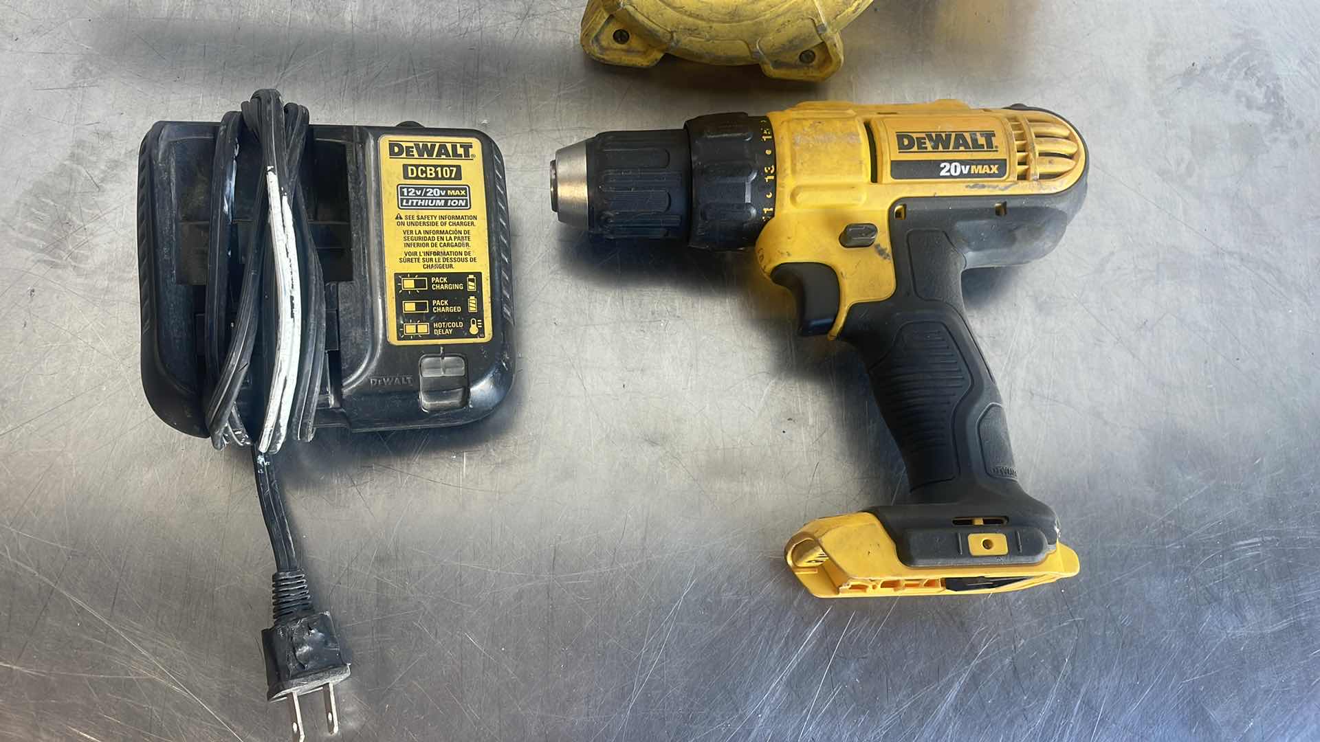 Photo 2 of DEWALT 20v 1/2” CORDLESS DRILL DRIVER CORDLESS BLOWER AND CHARGER