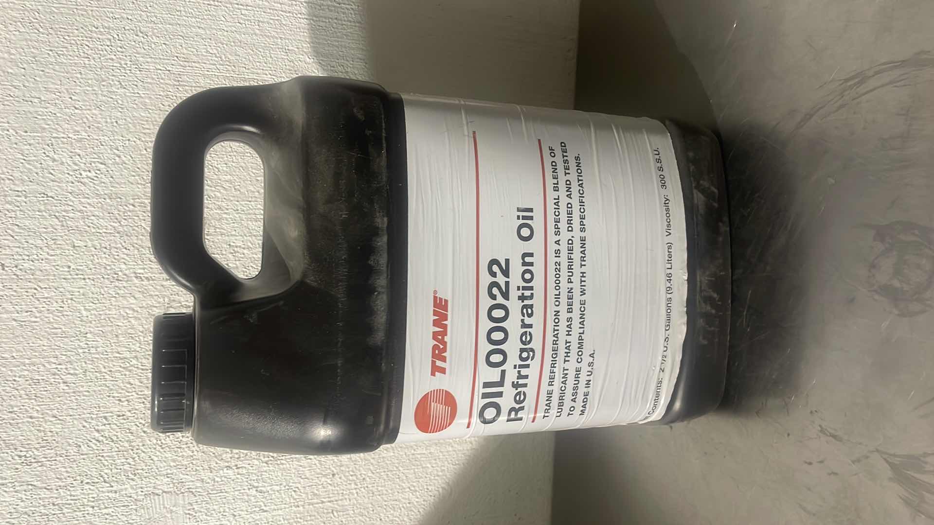 Photo 1 of TRANE OIL00022 REFRIGERATION OIL, WHITE MINERAL, 2.5 GALLON/9.46 LITERS