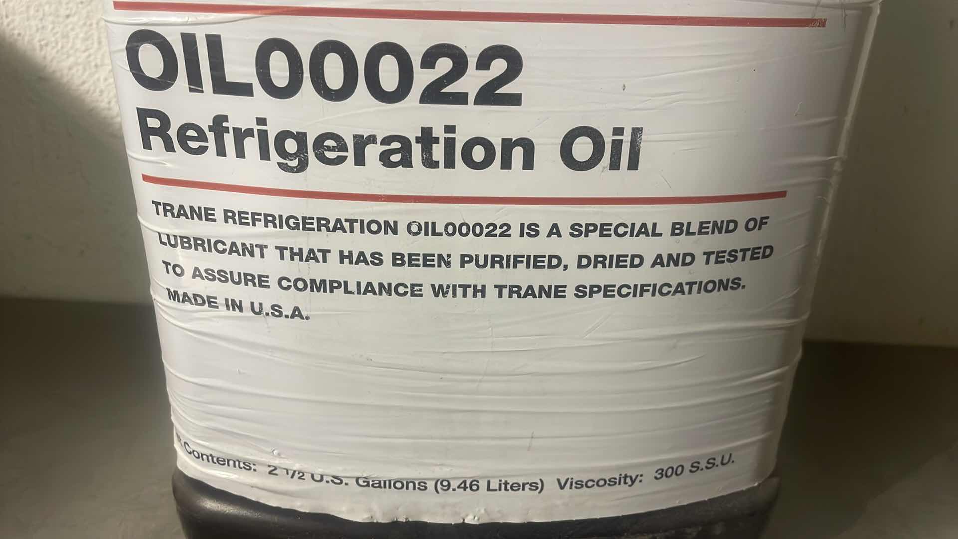 Photo 2 of TRANE OIL00022 REFRIGERATION OIL, WHITE MINERAL, 2.5 GALLON/9.46 LITERS