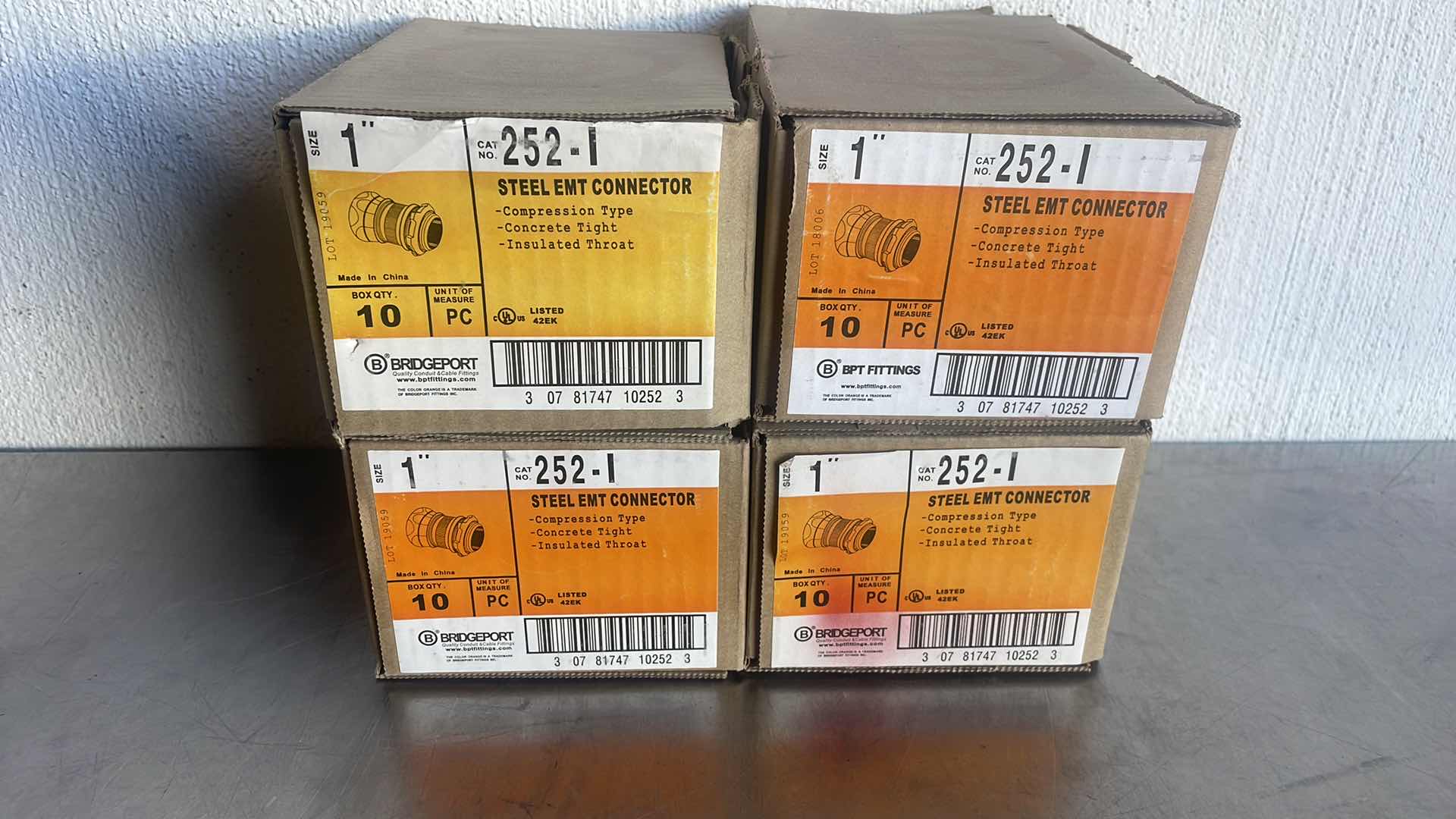 Photo 1 of 1” STEEL EMT CONNECTORS 252-I 4 BOXES