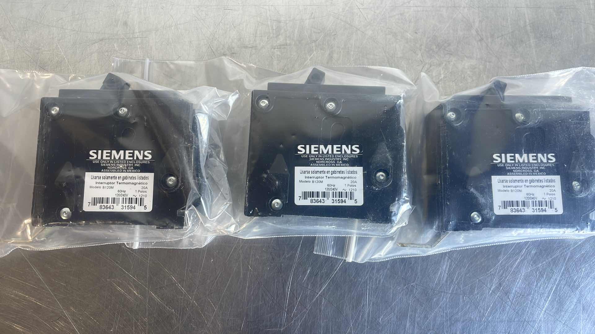 Photo 3 of SIEMENS B120M - CIRCUIT BREAKER 20A 1P
120/240V 10K, MARINE 50C APPLICATION