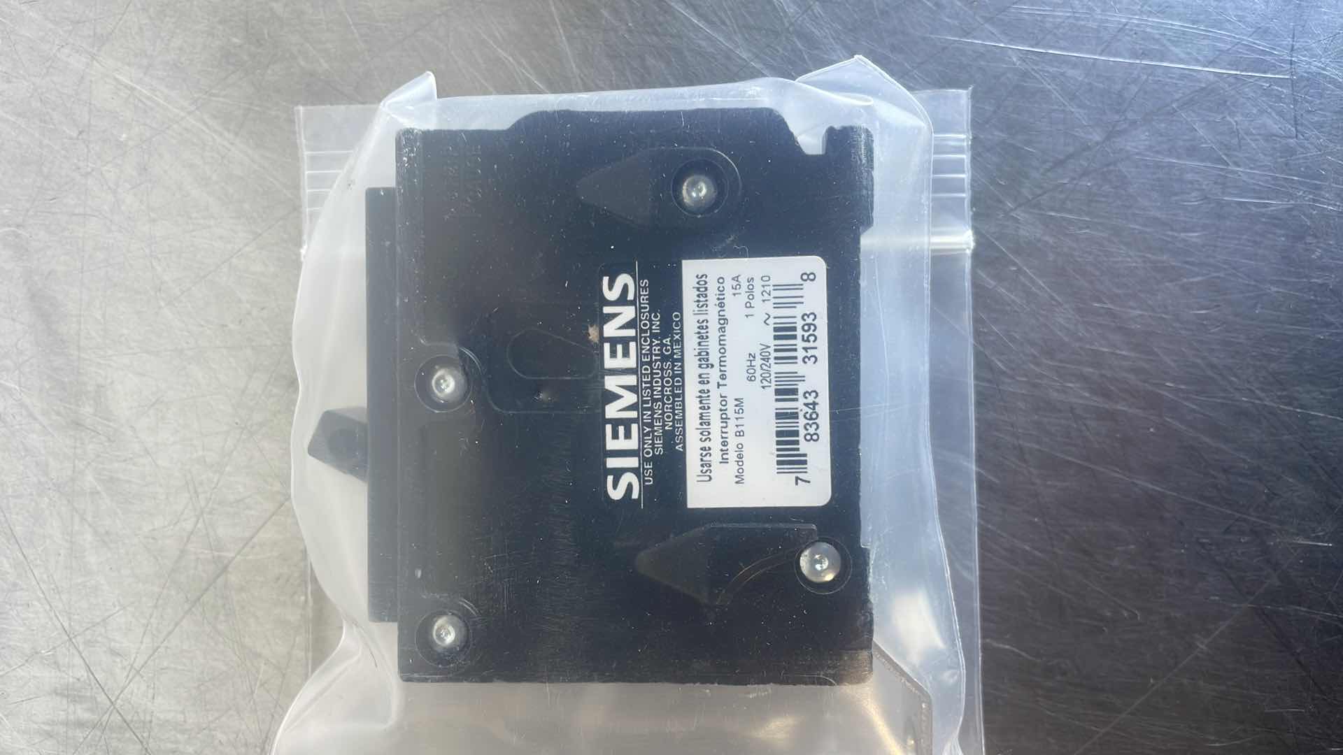 Photo 1 of SIEMENS B115M - CIRCUIT BREAKER 15A 1P
120/240V 10K, MARINE 50C APPLICATION