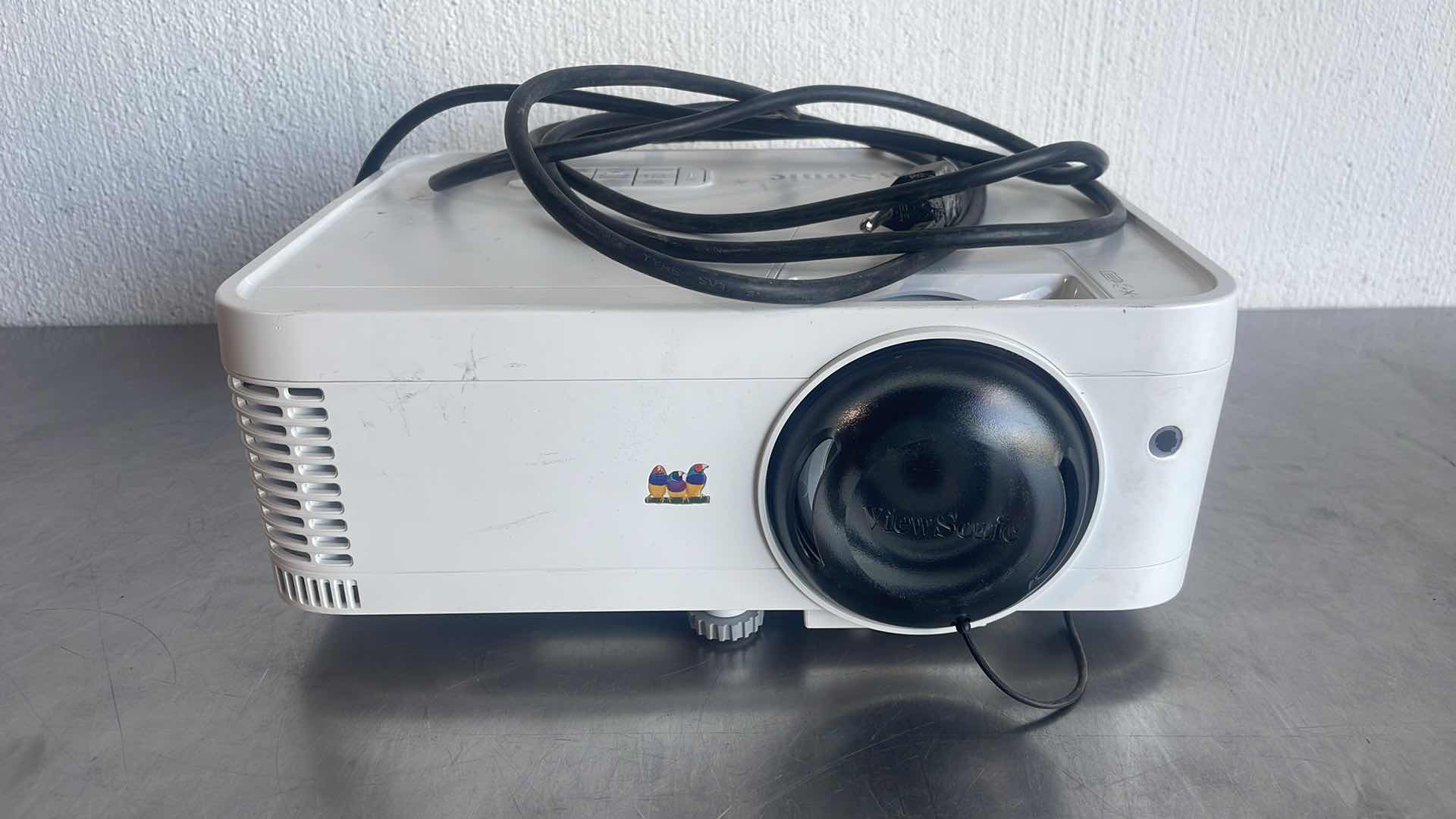 Photo 1 of VIEWSONIC DLP PROJECTOR PS600W MODEL VS176262