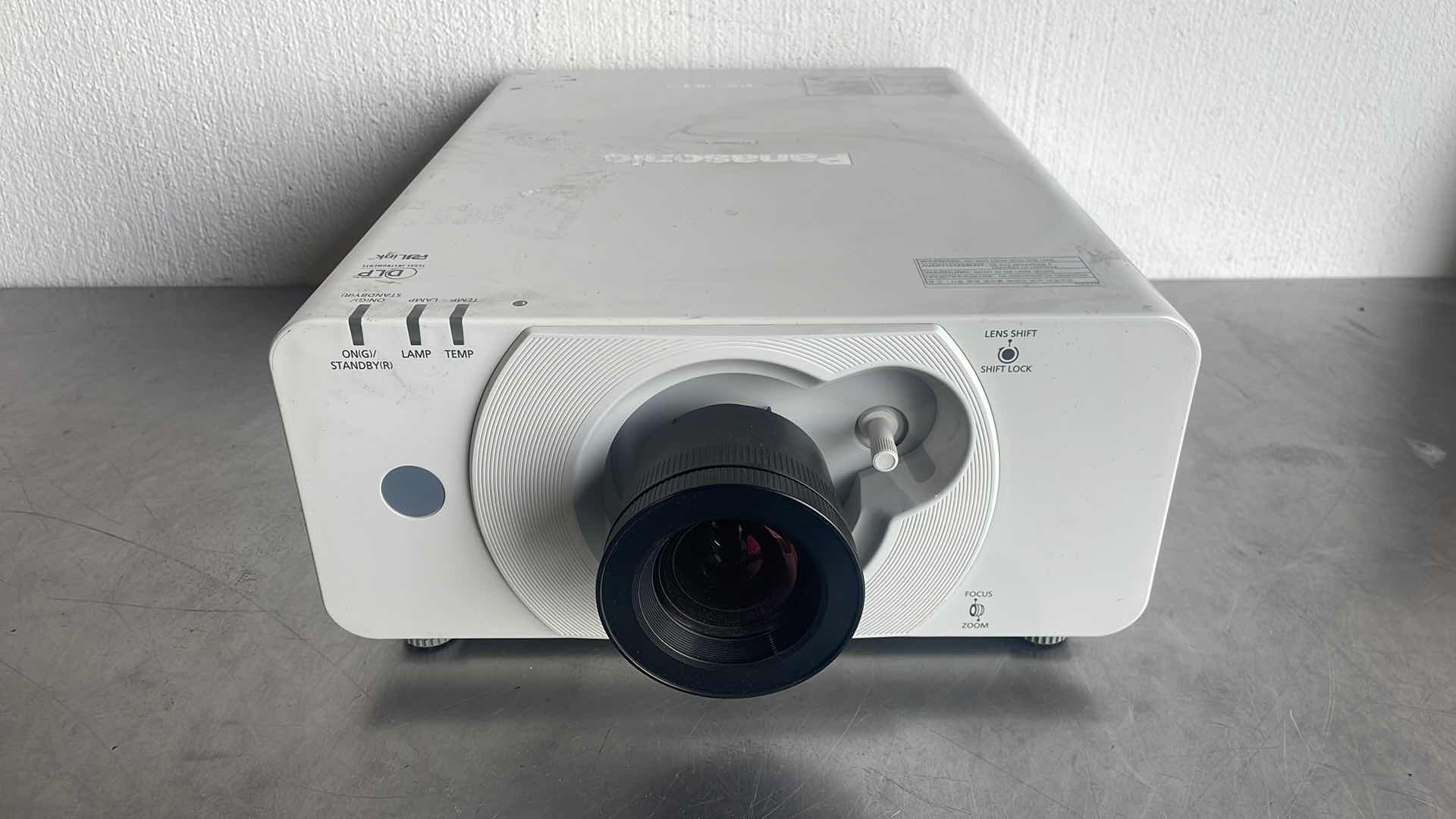 Photo 1 of PANASONIC PT-DX500U DLP PROJECTOR