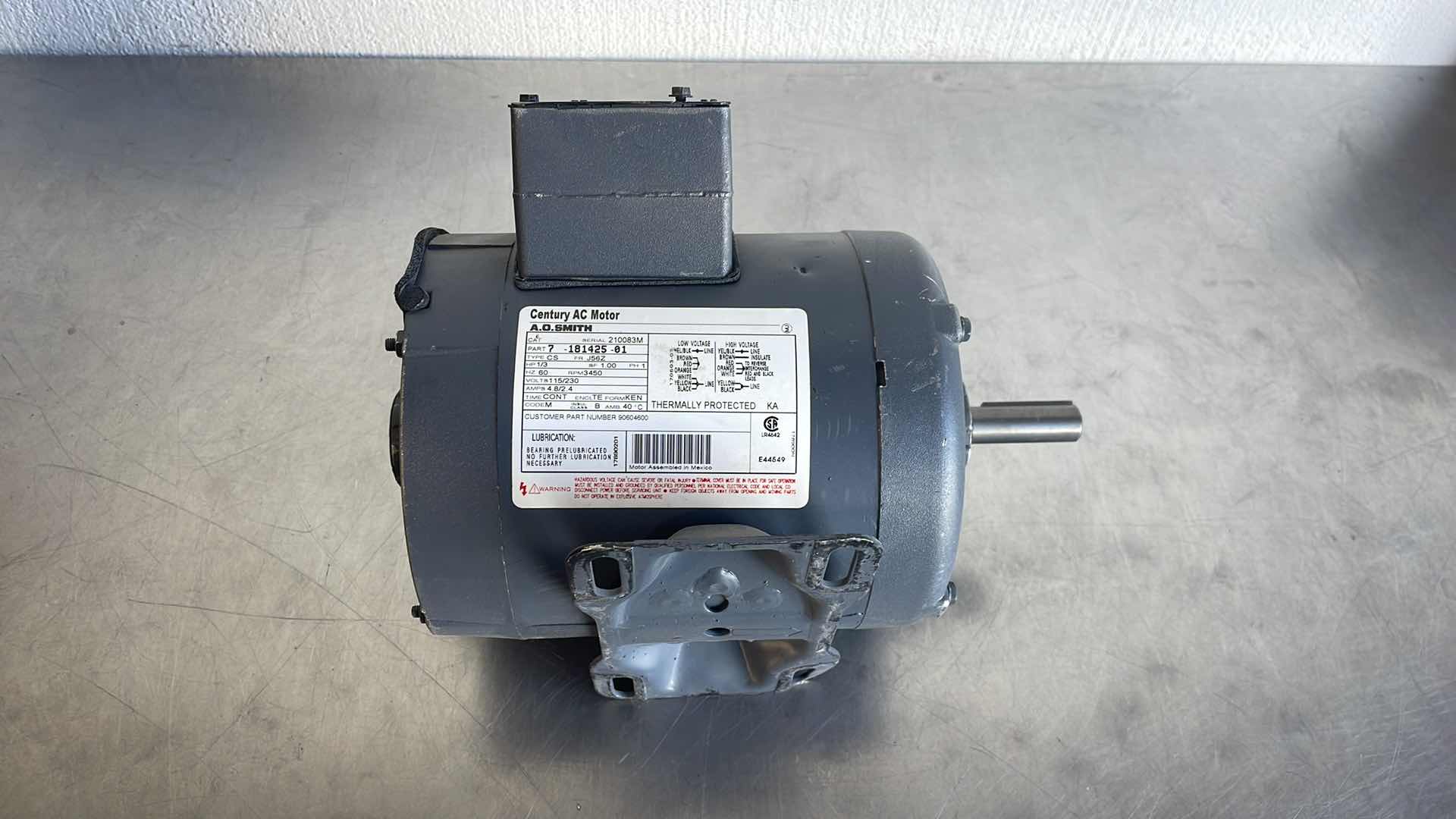 Photo 1 of CENTURY AC MOTOR AO SMITH 
PART NO. 7-181425-01 RPM 3450 1/3HP 115/230V