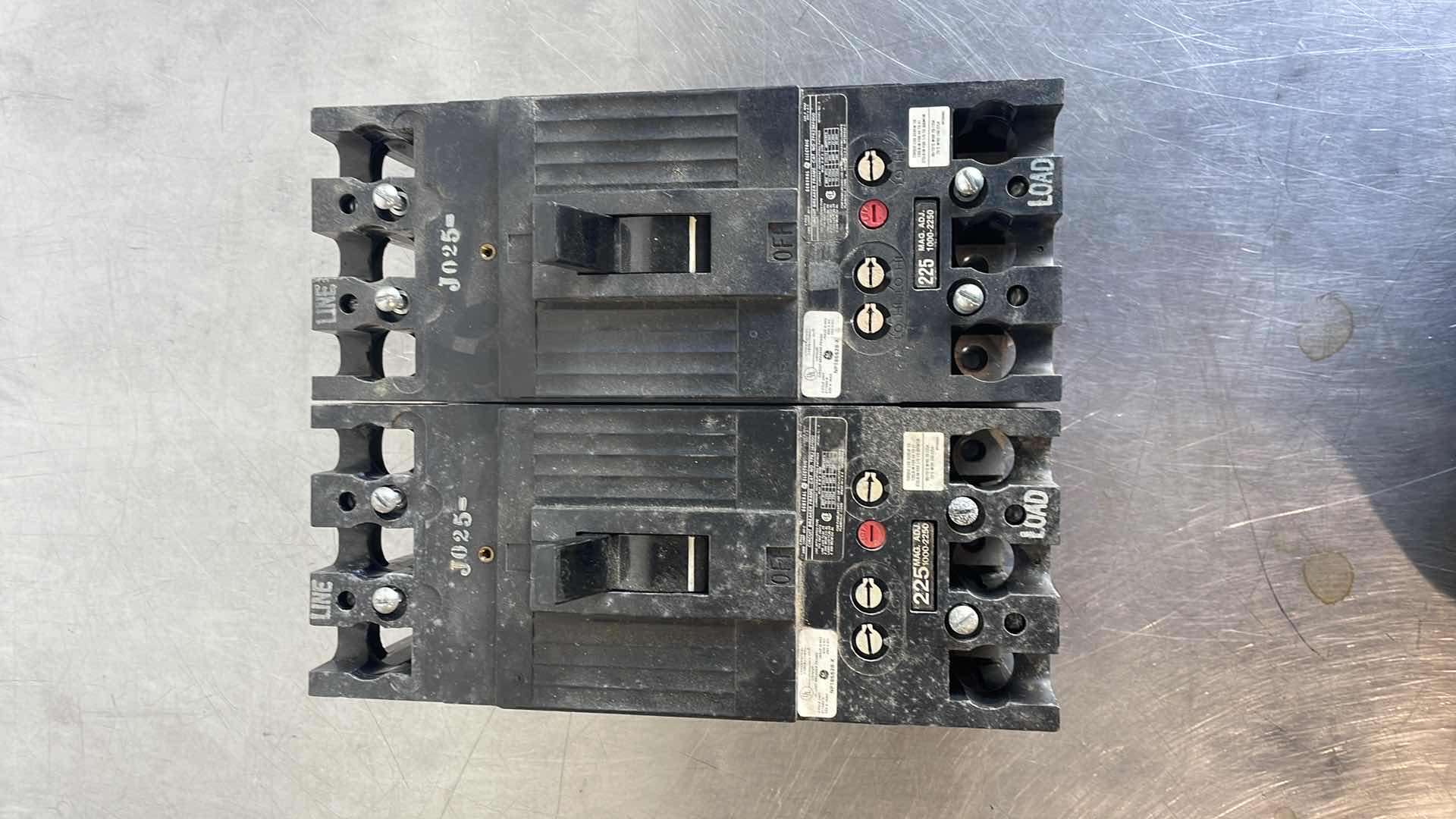 Photo 1 of GENERAL ELECTRIC 3POLE CIRCUIT BREAKERS JFK236F000 225A 600VAC