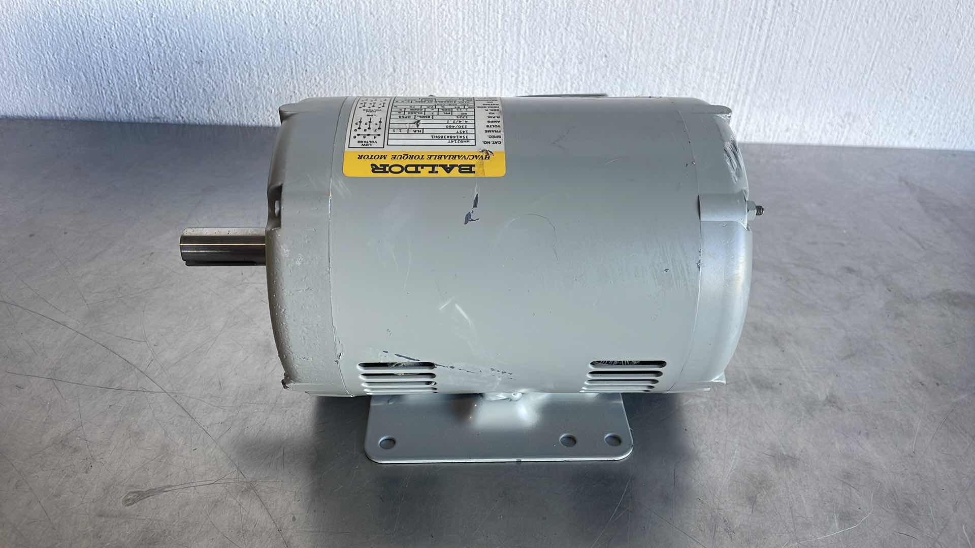 Photo 3 of BALDOR HVAC/VARIABLE TORQUE MOTOR 1.5HP 230/460V 4.4/2.2A 3 PHASE