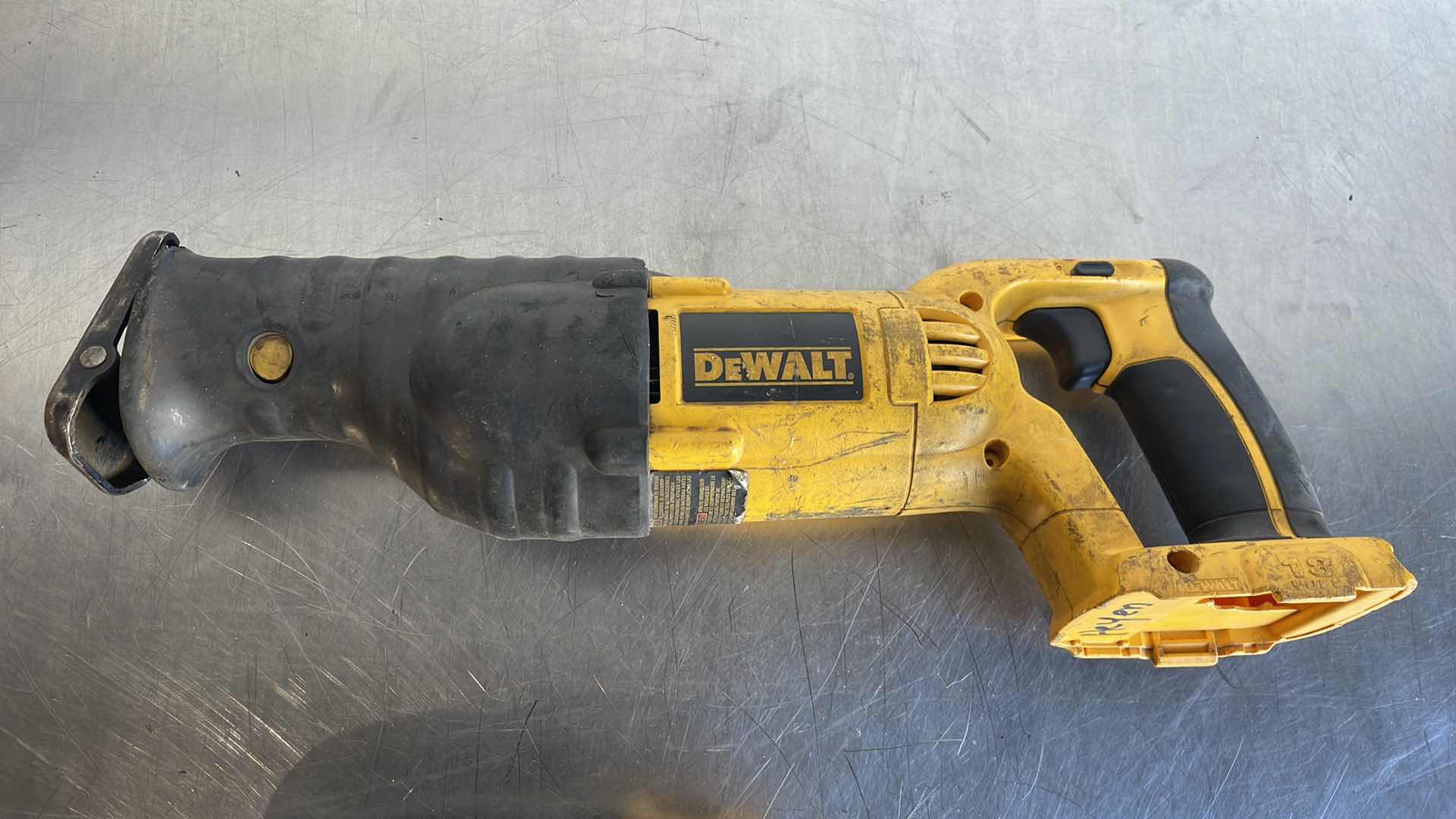 Photo 3 of DEWALT 18V XRP 1/2” CORDLESS DRILL/DRIVER/HAMMERDRILL DCD950 & DEWALT 18V VARIABLE SPEED RECIPROCATING SAW DC385