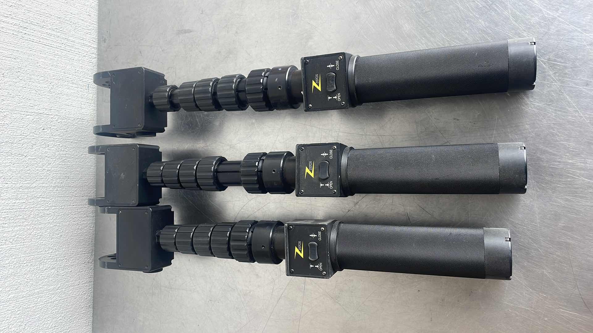 Photo 1 of ZISTOS ROAST TACTICAL RECON SCOU SEARCHSTICK 20.5" TO 72" FOR ROBOT
CAMERA