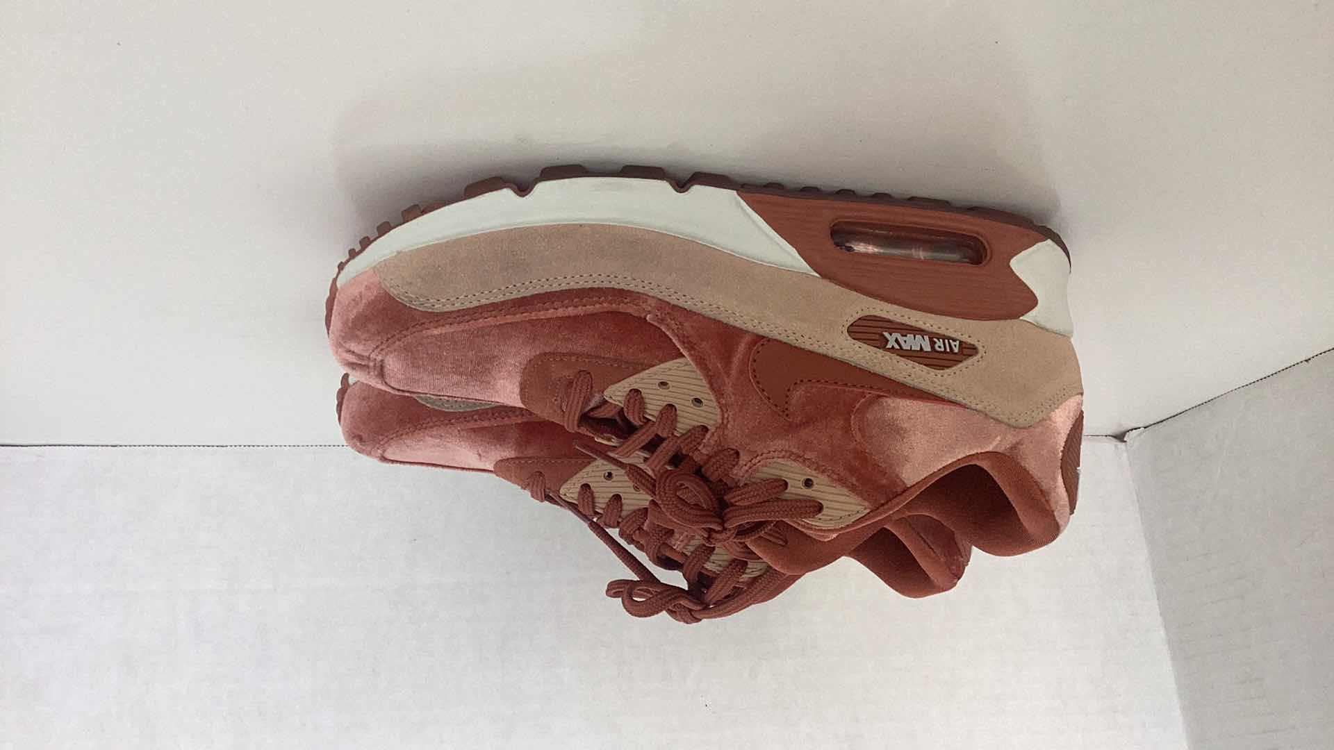 Photo 1 of NIKE AIR MAX 90 LX WOMANS PARTICLE ROSE SIZE 8.5 CM 25.5 $175