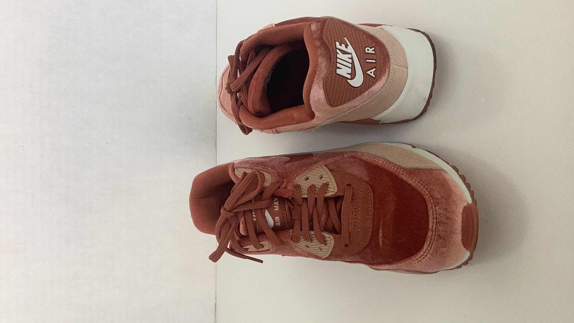 Photo 2 of NIKE AIR MAX 90 LX WOMANS PARTICLE ROSE SIZE 8.5 CM 25.5 $175
