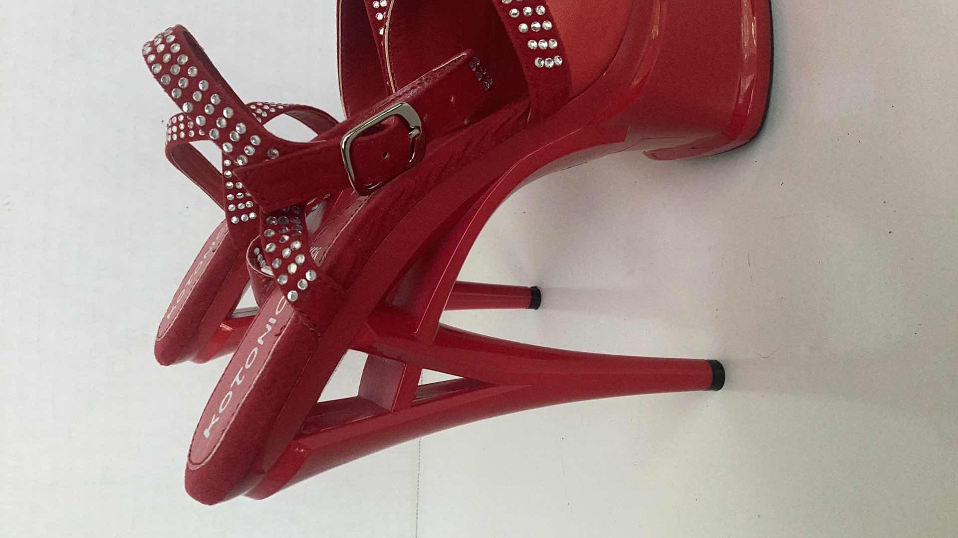 Photo 2 of KOTONICA RED PLATFORM 6.5 HEEL WOMENS SIZE 9