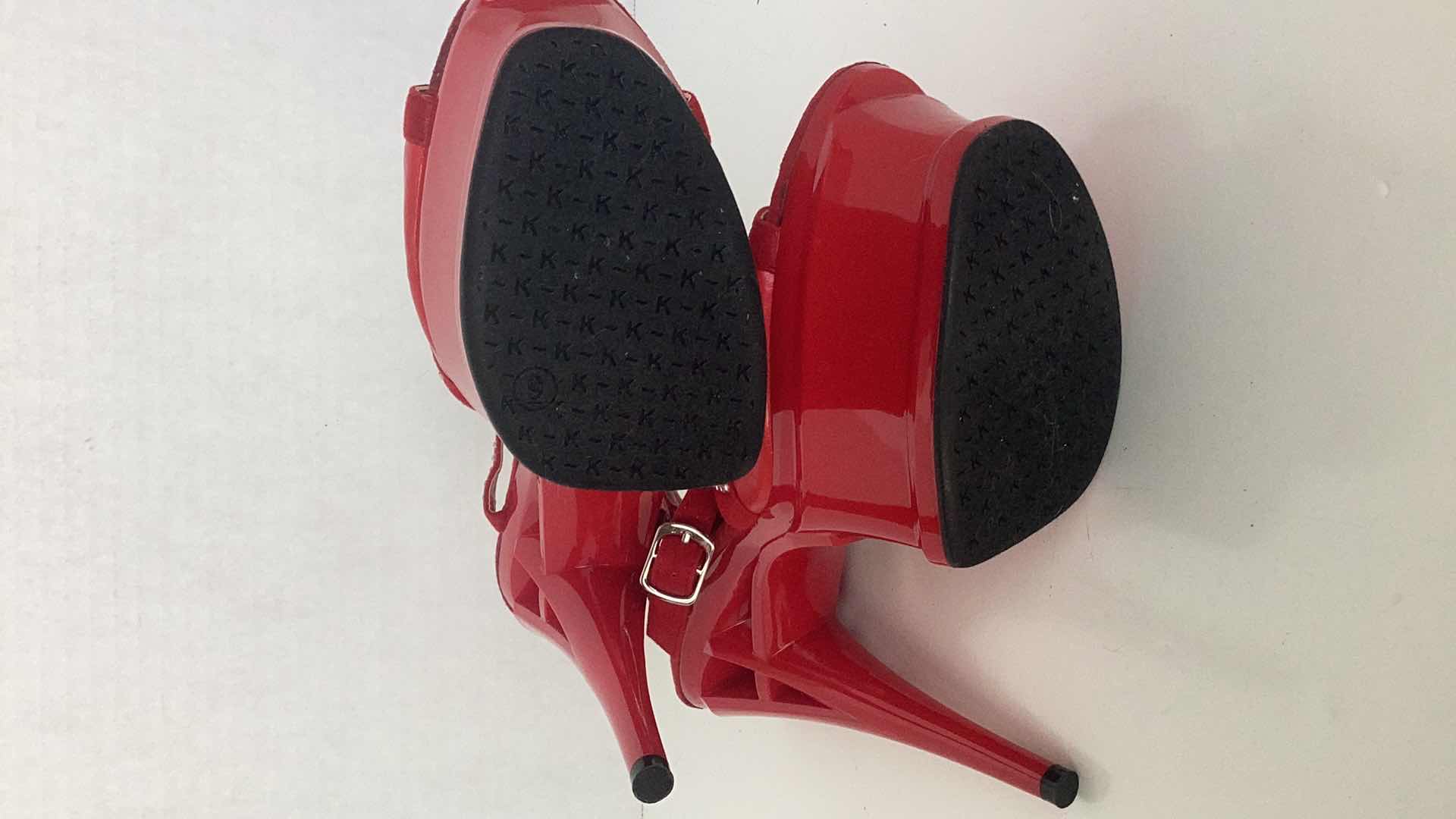 Photo 3 of KOTONICA RED PLATFORM 6.5 HEEL WOMENS SIZE 9