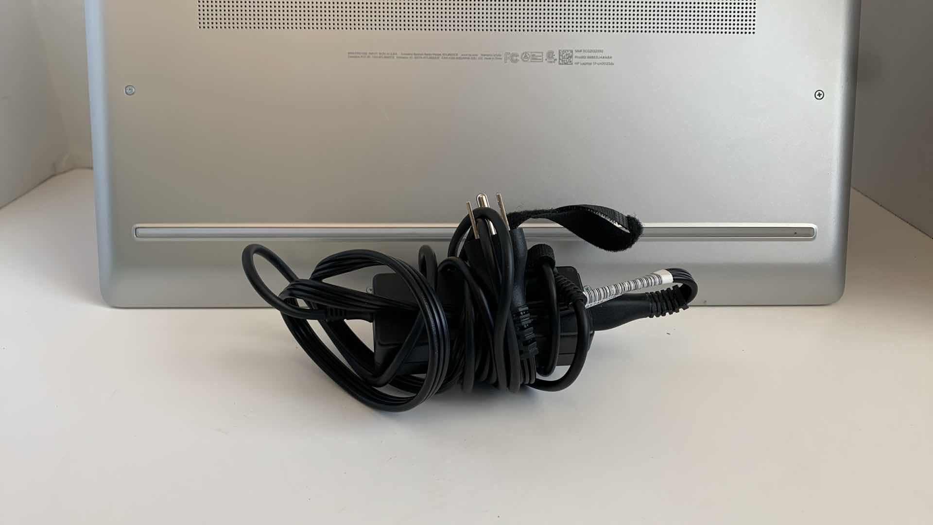 Photo 4 of HP LAPTOP 17-CN0023DX TESTED WORKING WITH CHARGER