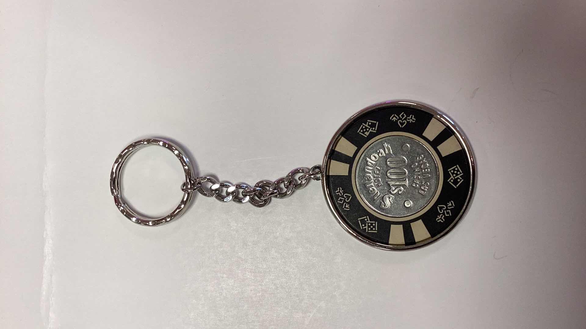 Photo 1 of SHENADOAH CASINO $100 GAMING CHIP WITH KEYCHAIN RING