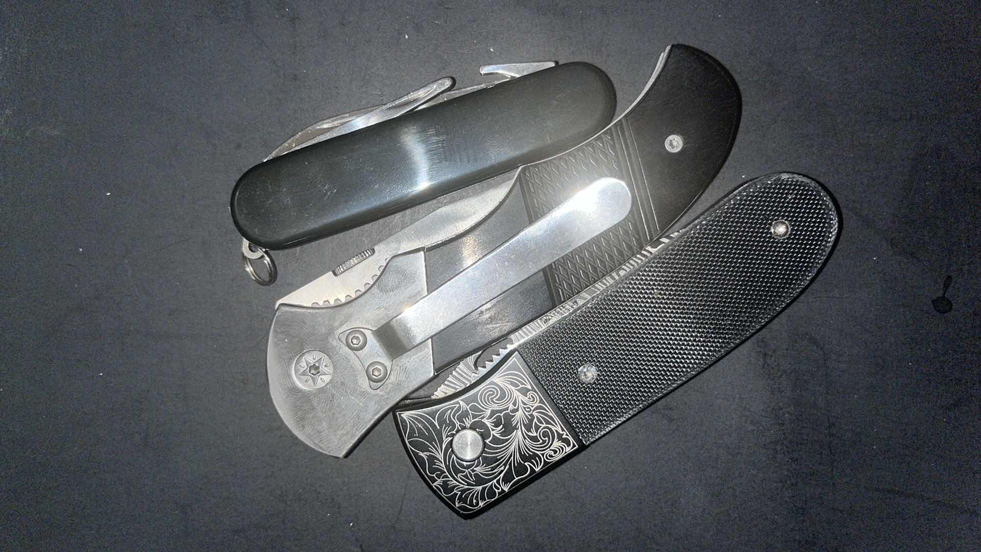 Photo 2 of SET OF 3 KNIVES