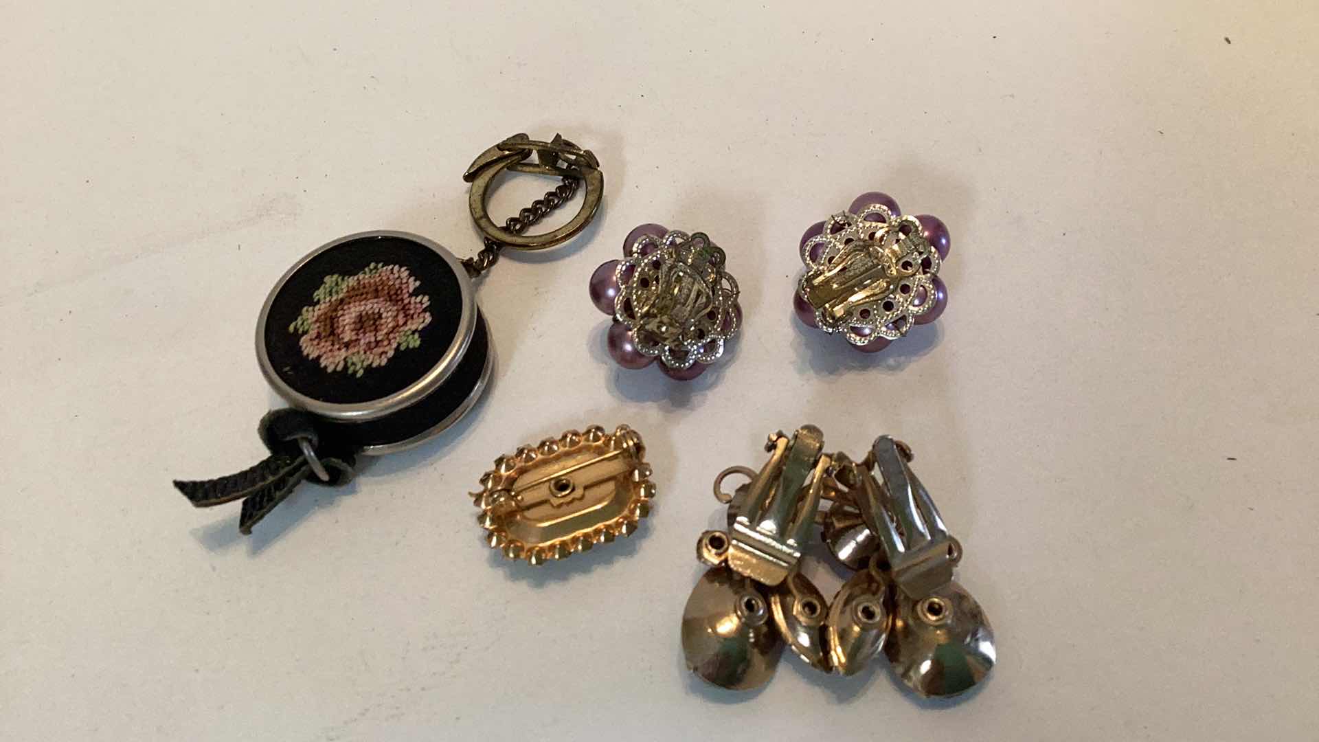 Photo 3 of VINTAGE CLUSTER COSTUME JEWELRY