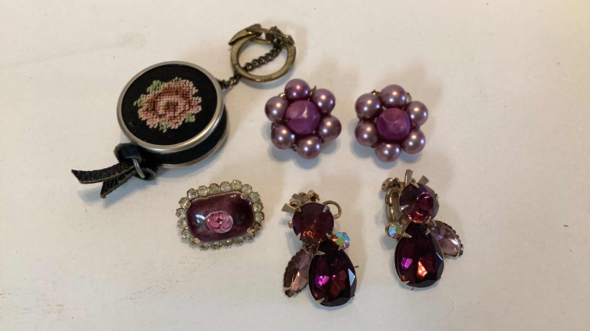 Photo 2 of VINTAGE CLUSTER COSTUME JEWELRY