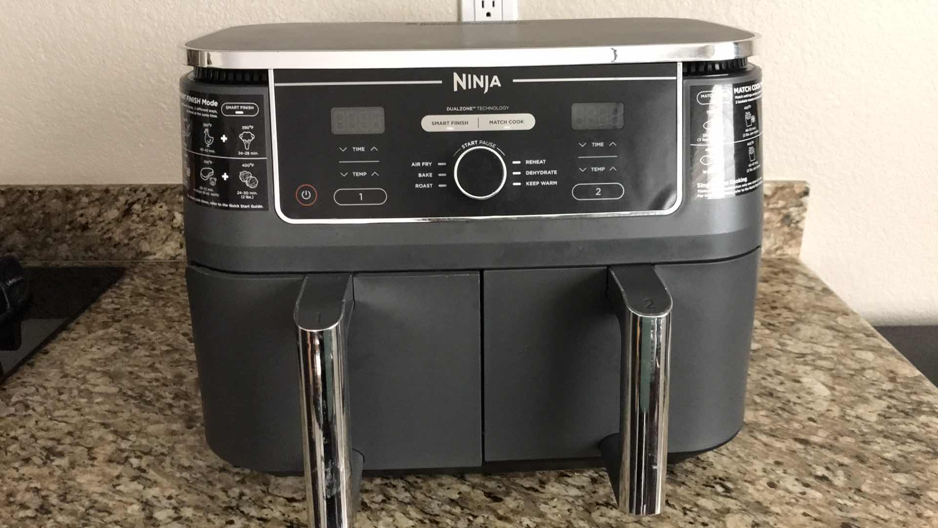 Photo 4 of NINJA FOODI 6-IN-1 10QT SMART 2 BASKET AIR FRYER