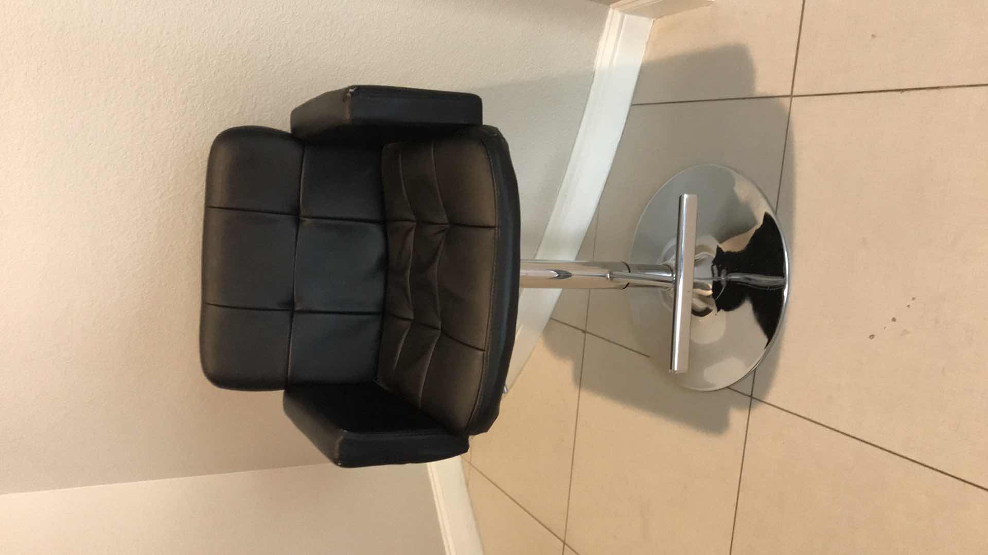 Photo 5 of MODREST LINDY CONTEMPORARY BLACK LEATHERETTE BAR STOOL - MORE OF THIS COLLECTION IN AUCTION 
