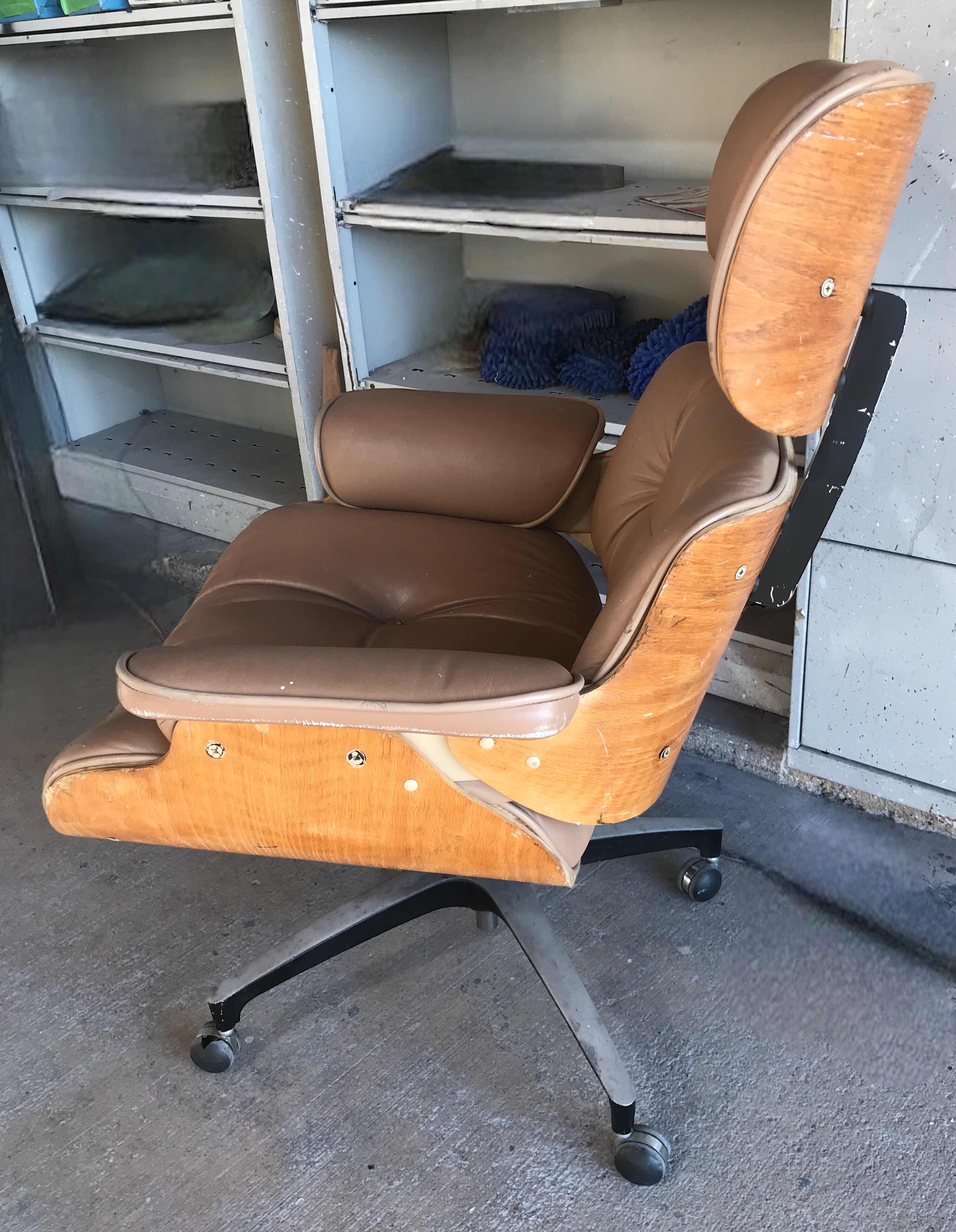 Photo 2 of CHARLES EAMES STYLE SWIVEL LOUNGE CHAIR